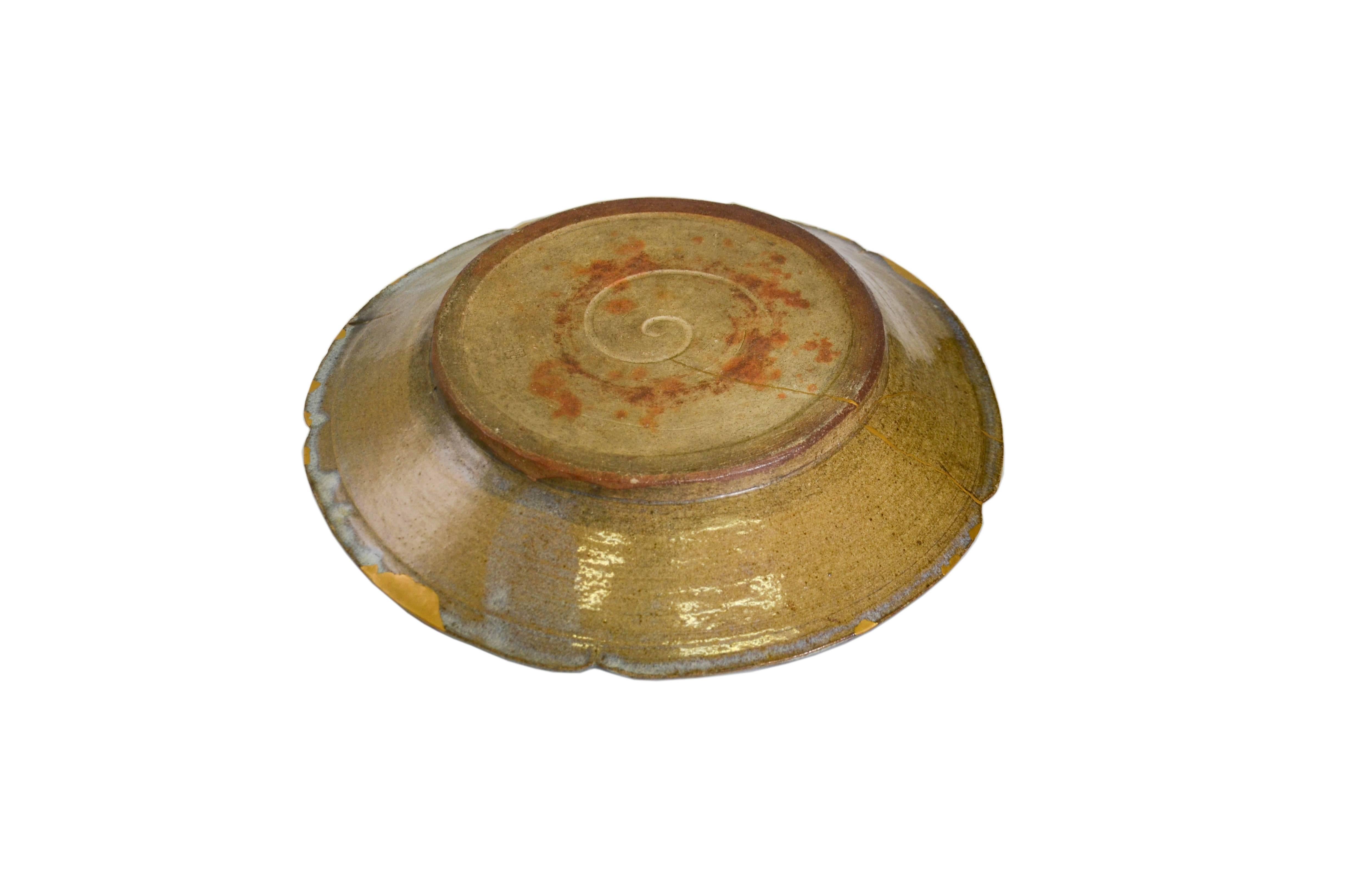 Antique Japanese Shodai-Yaki Pottery Kintsugi Platter, Edo Period In Excellent Condition In Prahran, Victoria