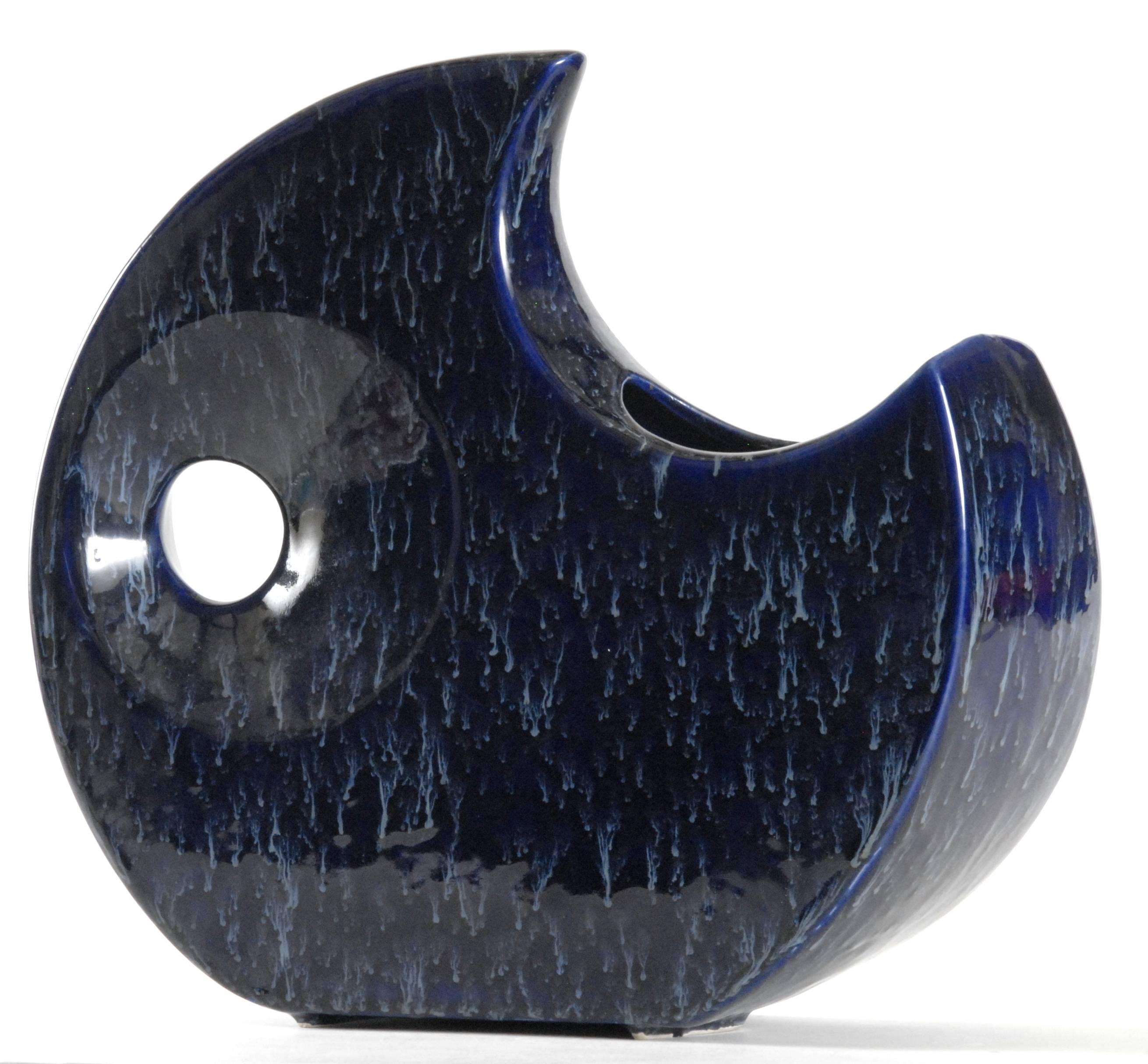 Bertoncello Moon Vase in Mottled Cobalt Blue, Italy, circa 1965 In Excellent Condition For Sale In Pymble, NSW