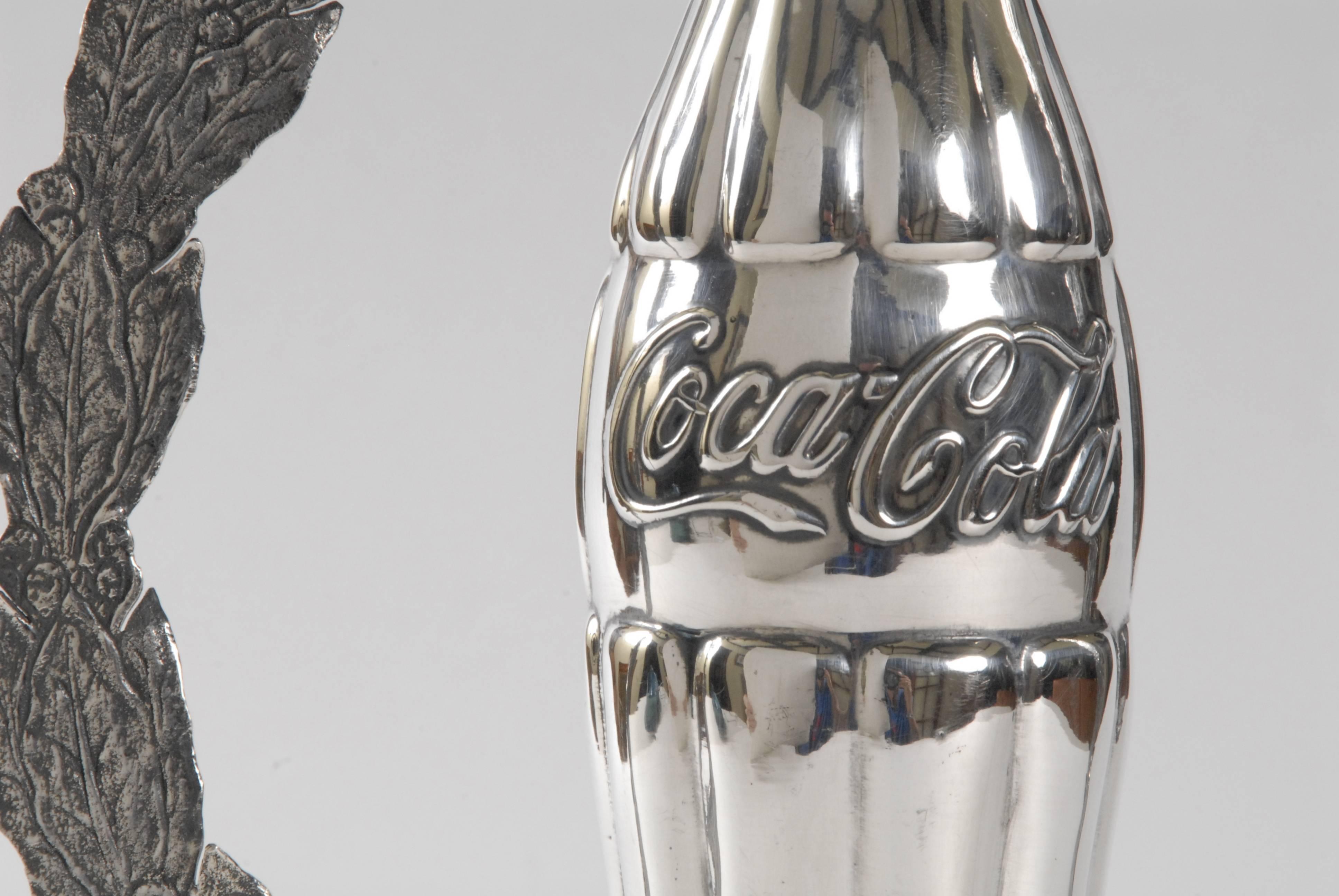 Retro Silberne Coca- Cola-Flaschenpferdtrophäe, Spanien (Moderne der Mitte des Jahrhunderts) im Angebot