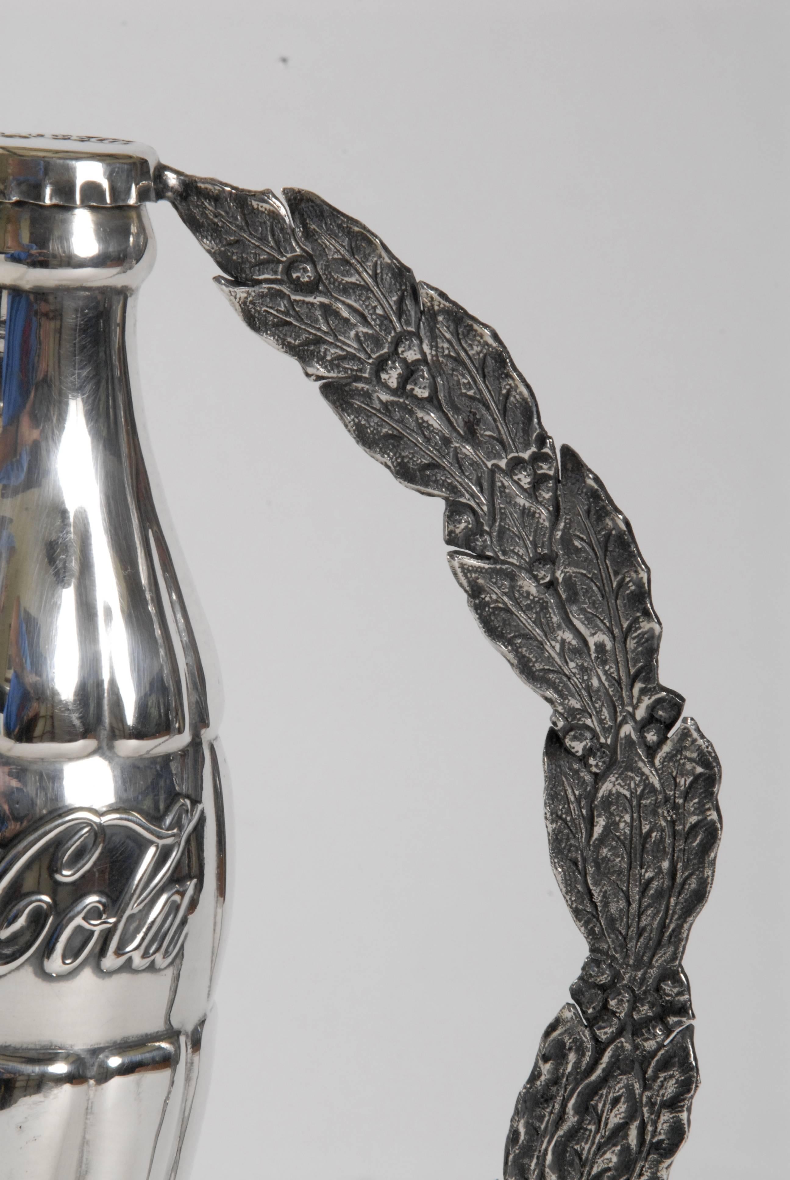 Retro Silberne Coca- Cola-Flaschenpferdtrophäe, Spanien (Ende des 20. Jahrhunderts) im Angebot