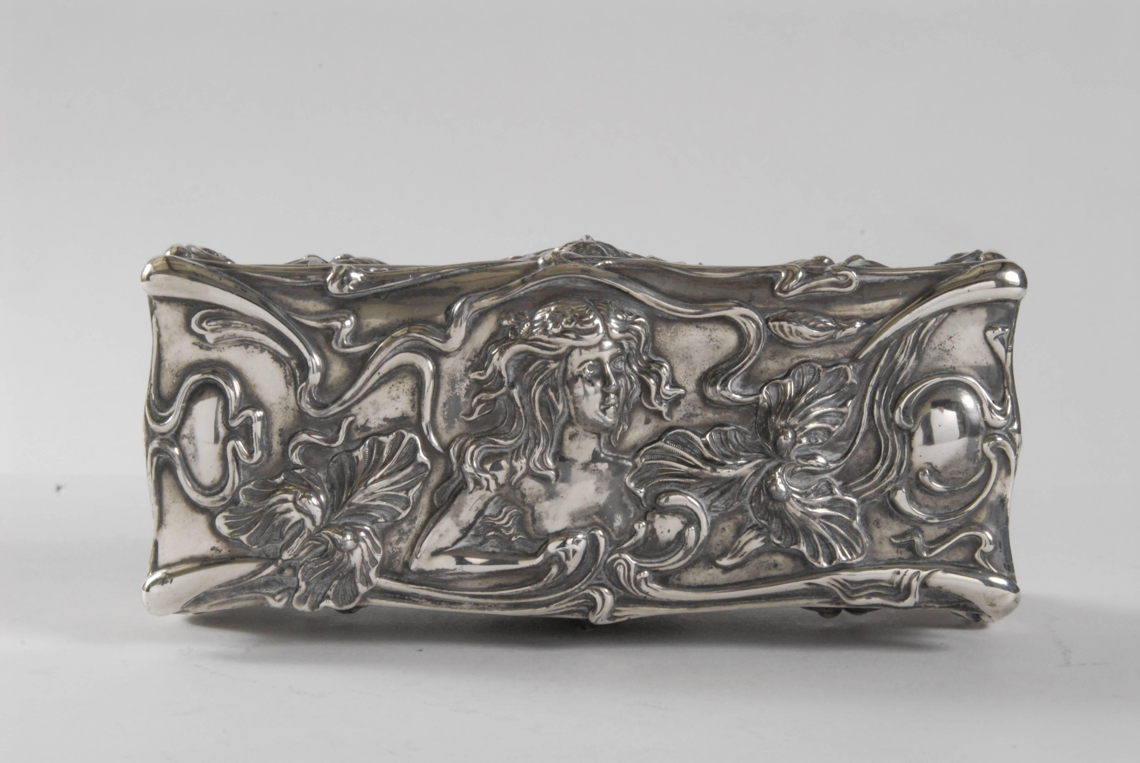 An impressive Jennings Brothers of Bridgeport Connecticut  silver plated jewellery casket heavily decorated with female heads, cartouches, and sweeping connecting tendrils, supported on heavily shaped cabriole legs, red velvet lined interior. Marked