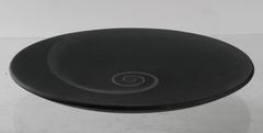Plat en verre Black Koru:: Darryl Fagence:: 2003:: Nouvelle-Zélande