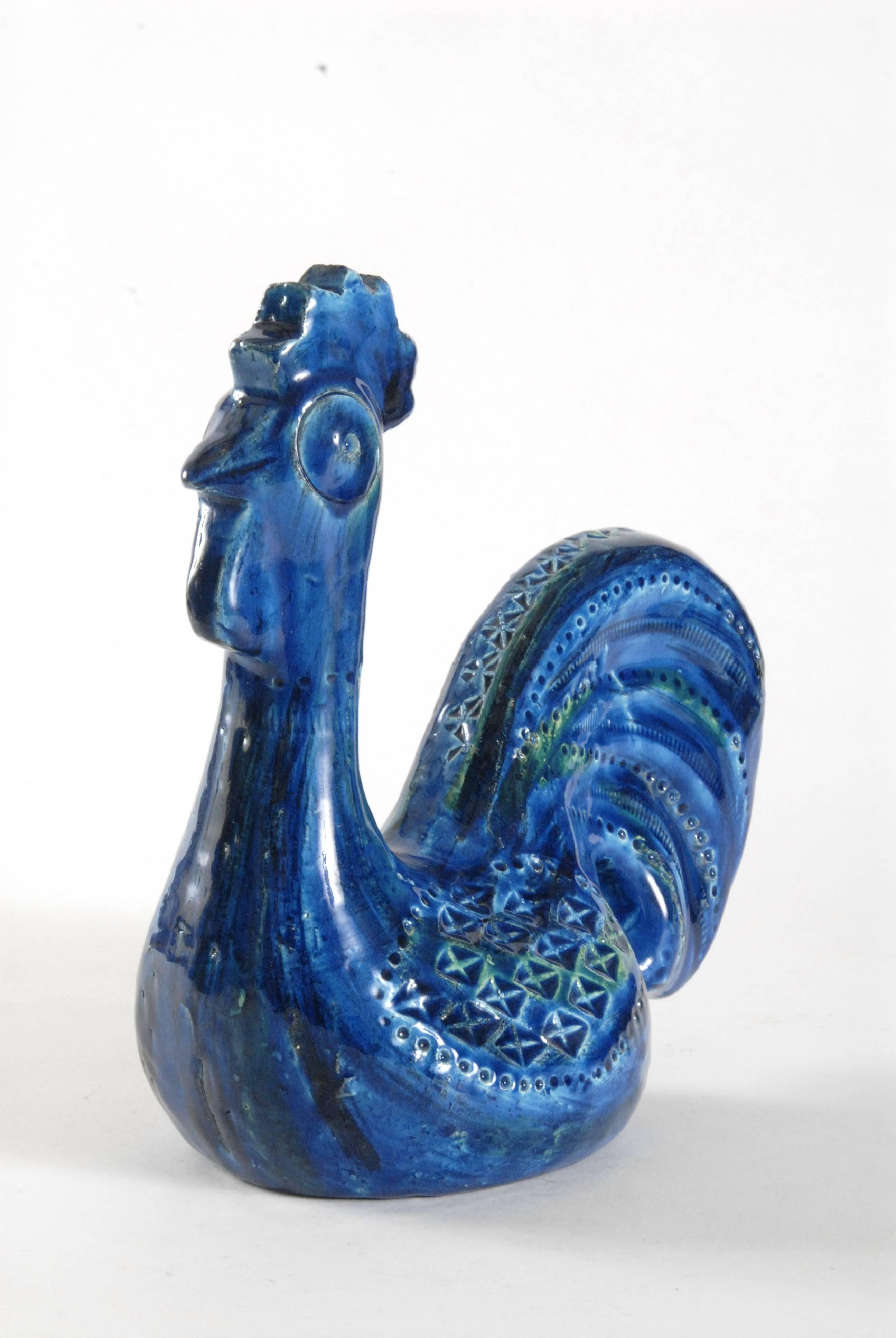 A large sitting rooster by Aldo Londi in 'Rimini Blu' in top condition.
