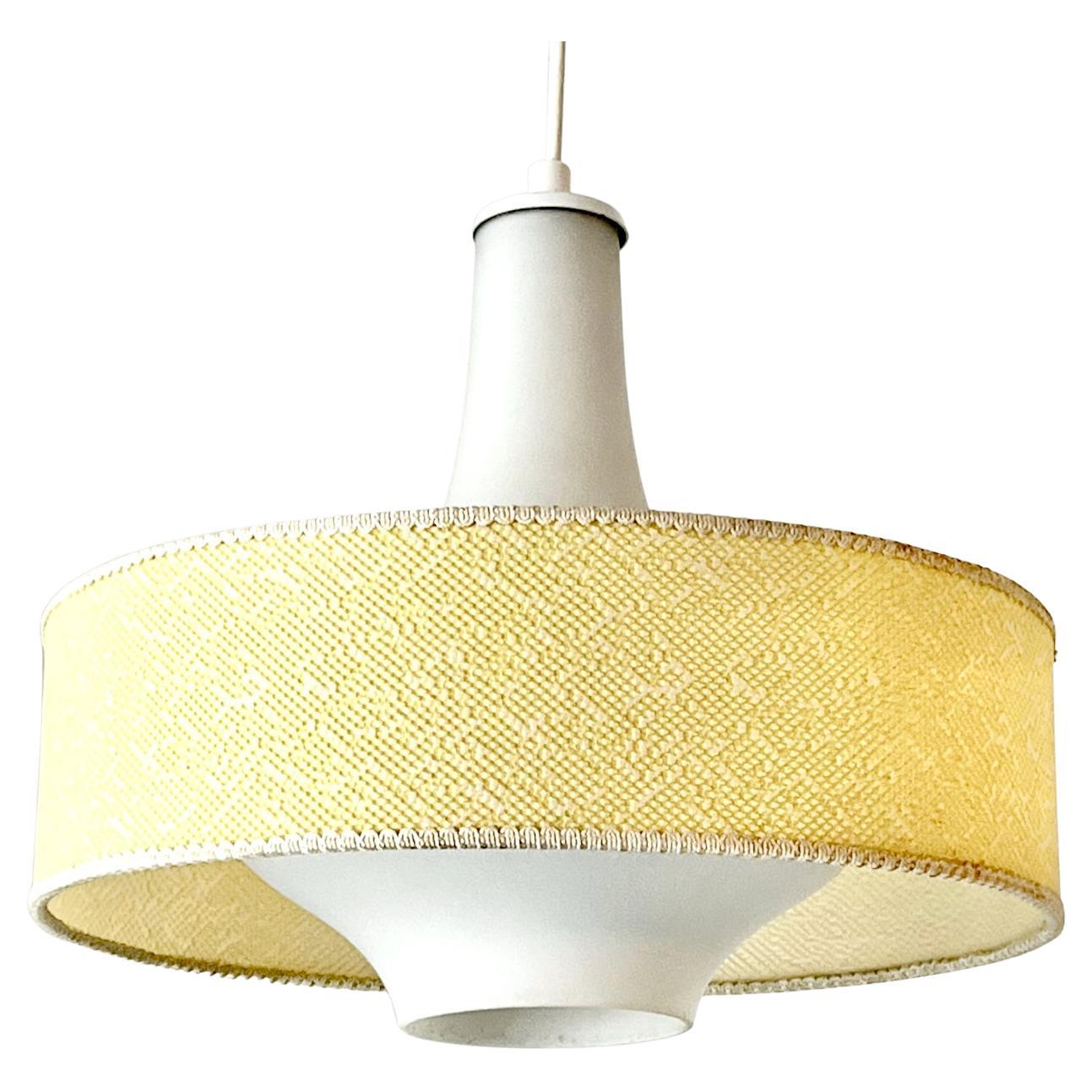 Mid-Century-Glas-Pendelleuchte mit optionalem gelbem Schirm von Itsu aus Finnland im Angebot