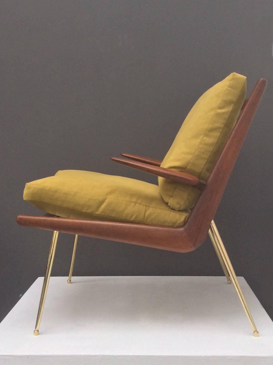 Boomerang chair by Peter Hvidt & Orla Mølgaard for France & Sons, Denmark, 1950s.

The frame of this elegant chair is made of teak with brass legs and all original self-levelling feet. New upholstery in soft cotton/linen with feather cushions and