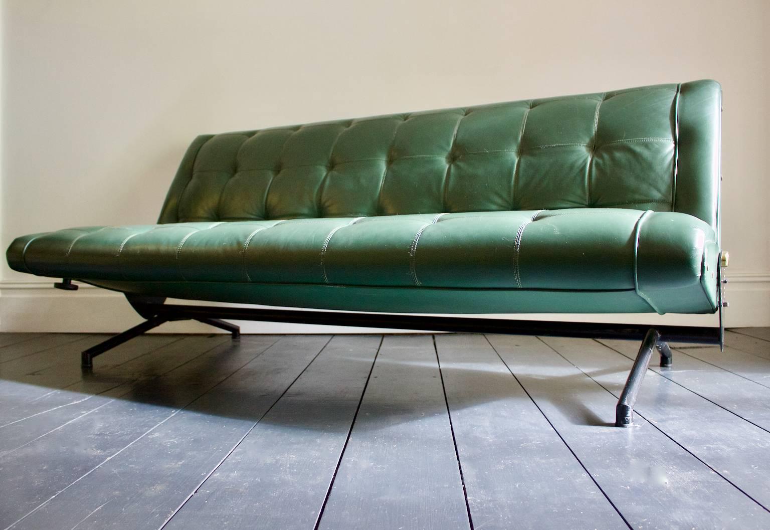 Italian D70 Sofa in Leather by Osvaldo Borsani for Tecno