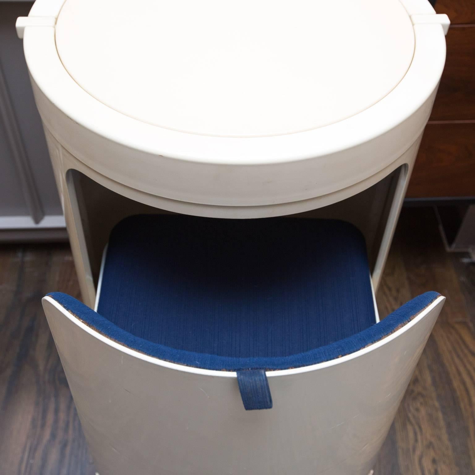 Silvi Fanini Fain S.P.A Rare Italian Modern Vanity In Good Condition In New London, CT