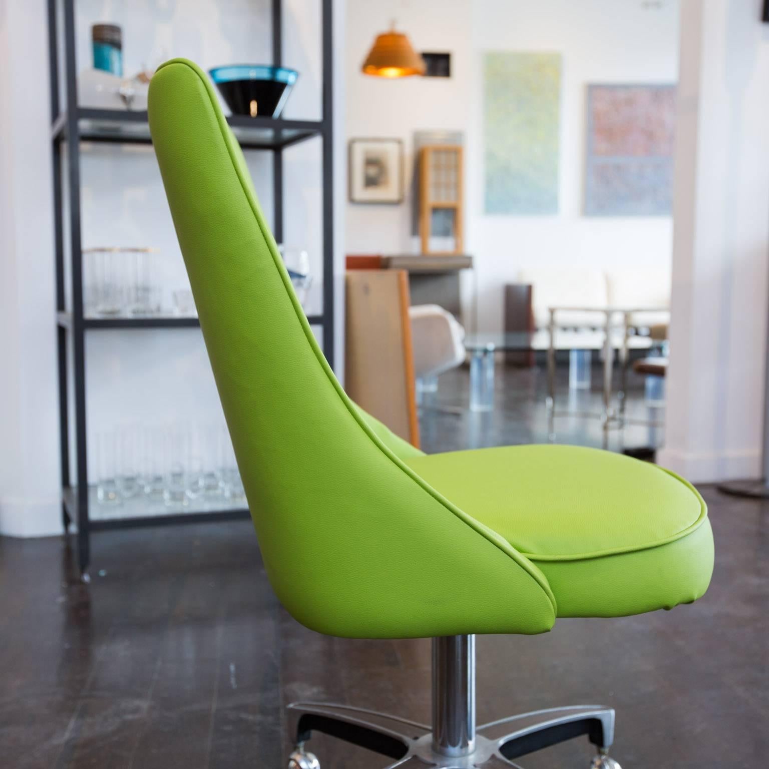 Mid-Century Modern Set of Vintage Chromcraft Dining Chairs in Apple Green Vinyl