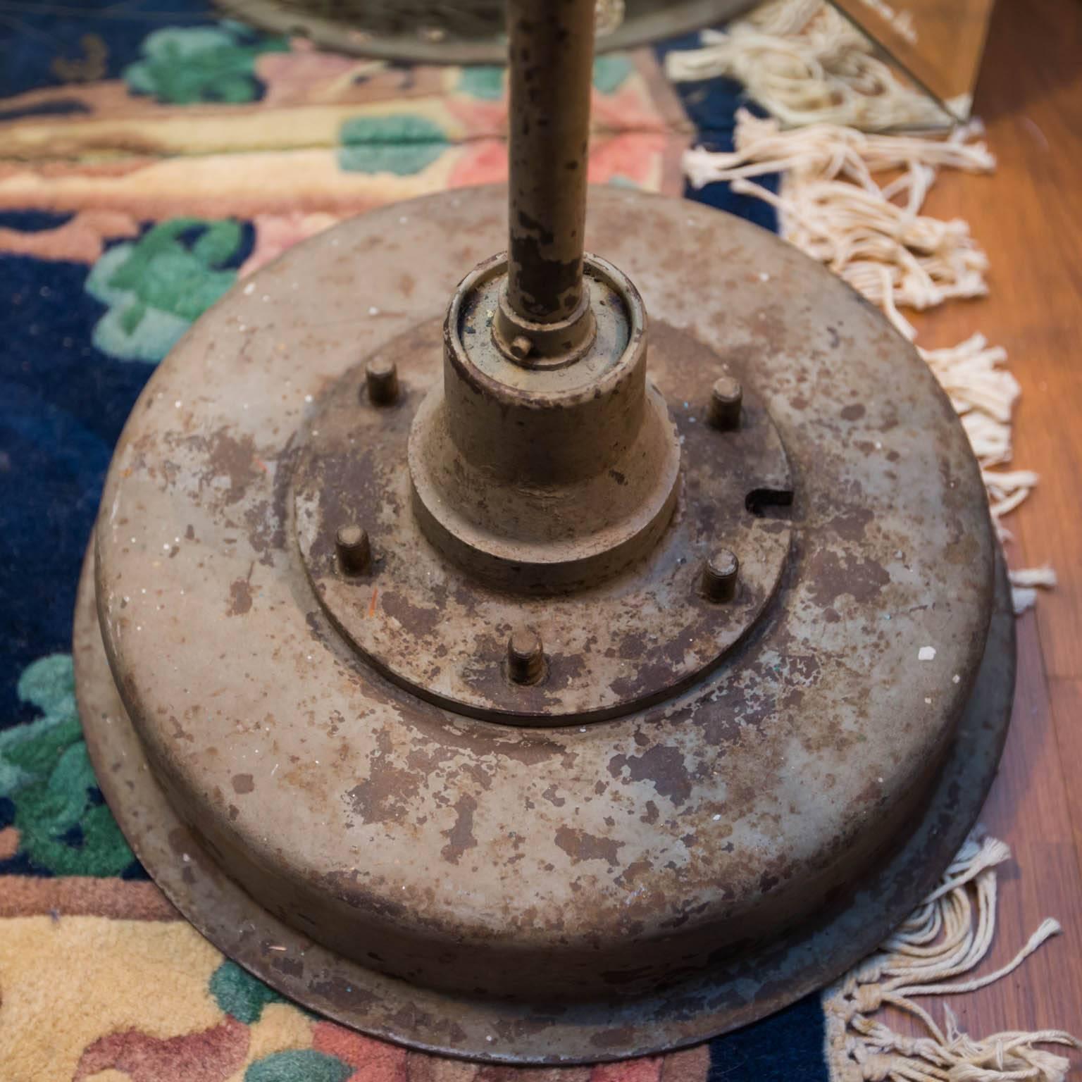 Machine-Age Industrial Floor Lamp In Distressed Condition In New London, CT