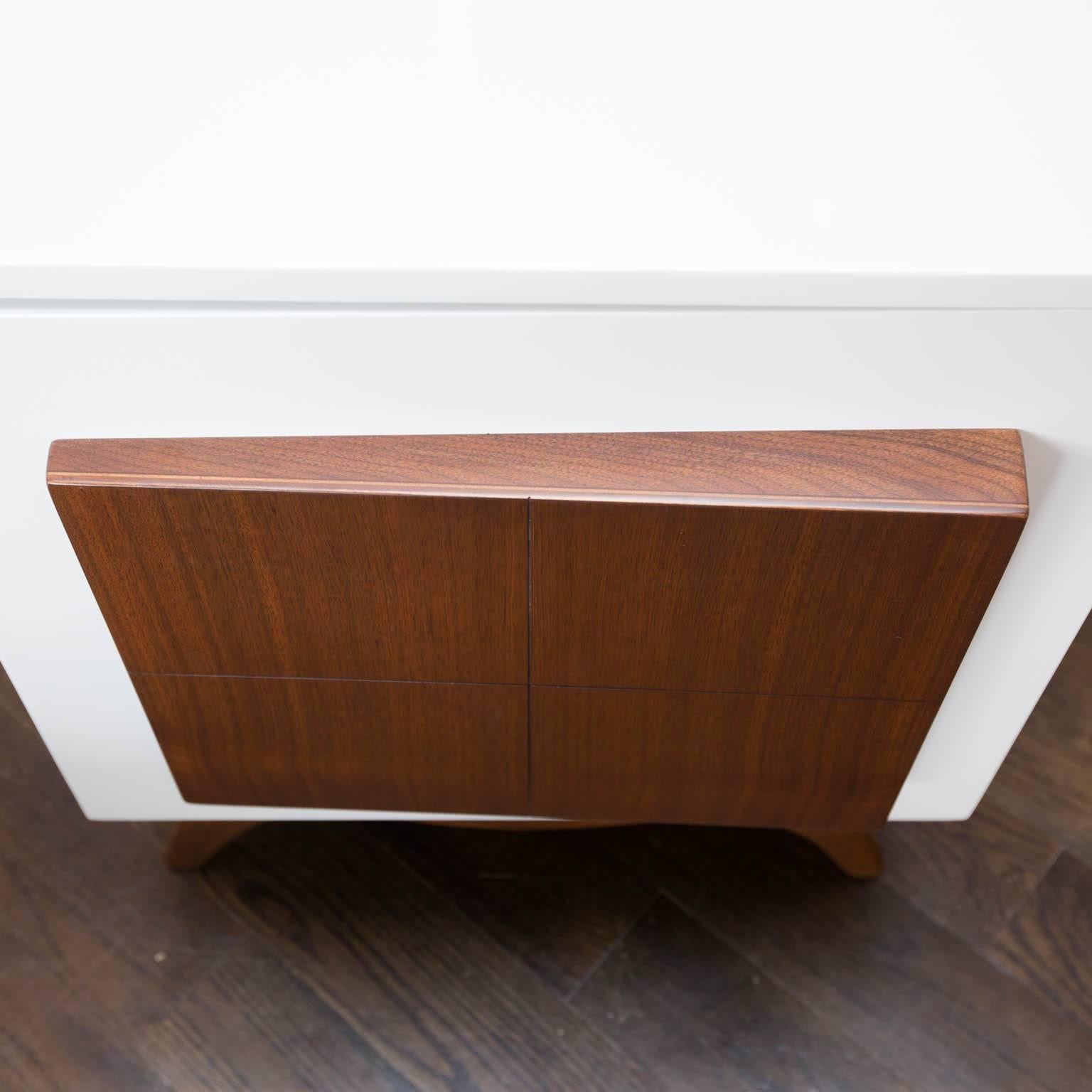 20th Century Pair of Mid-Century Modern Lacquered Nightstands