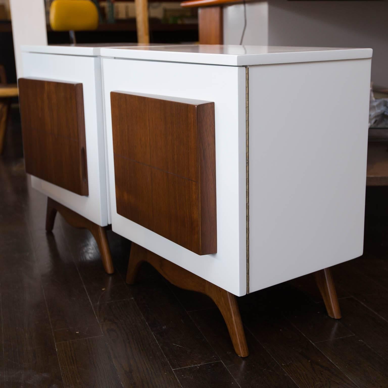 Walnut Pair of Mid-Century Modern Lacquered Nightstands