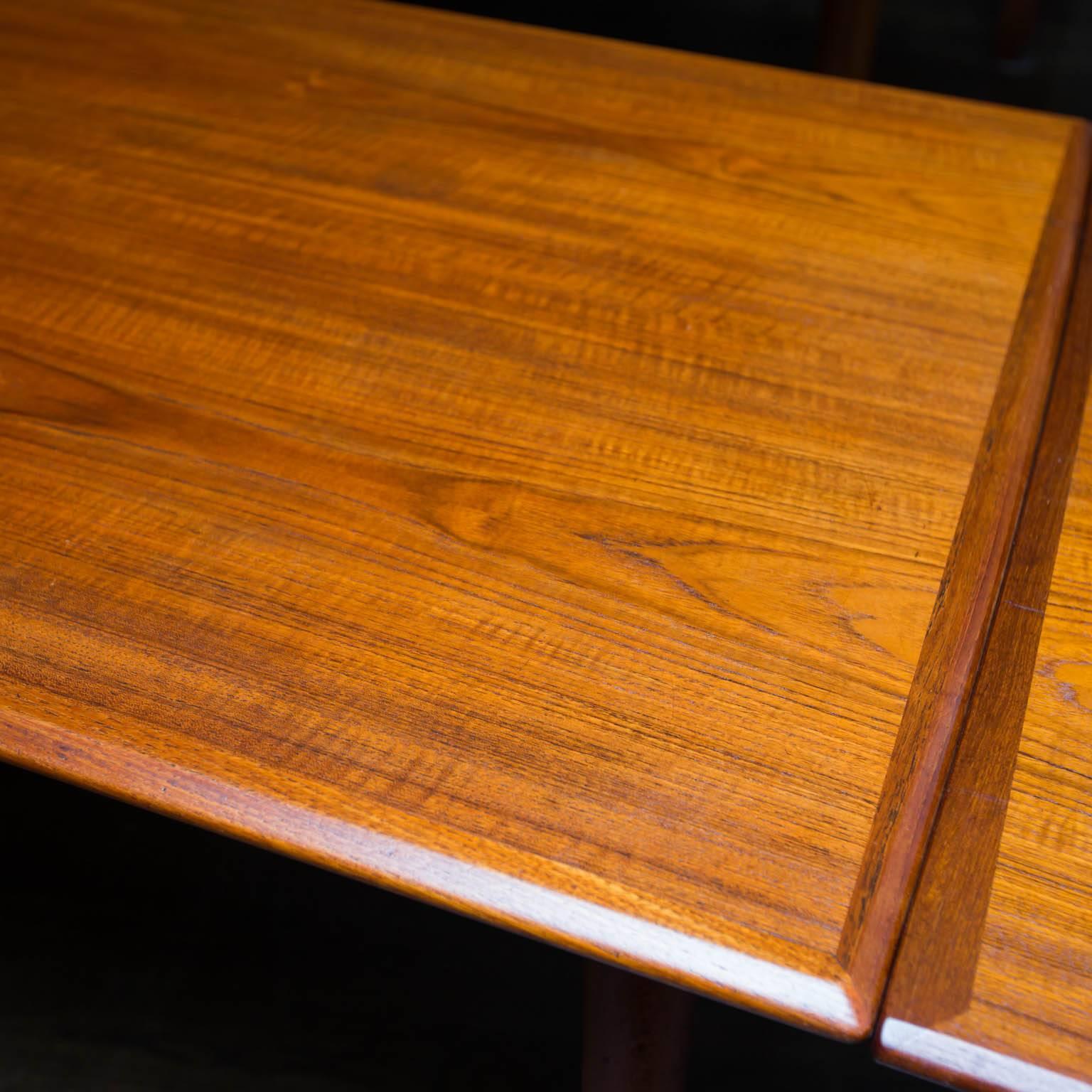 Danish Modern Teak Extension Table In Excellent Condition In New London, CT