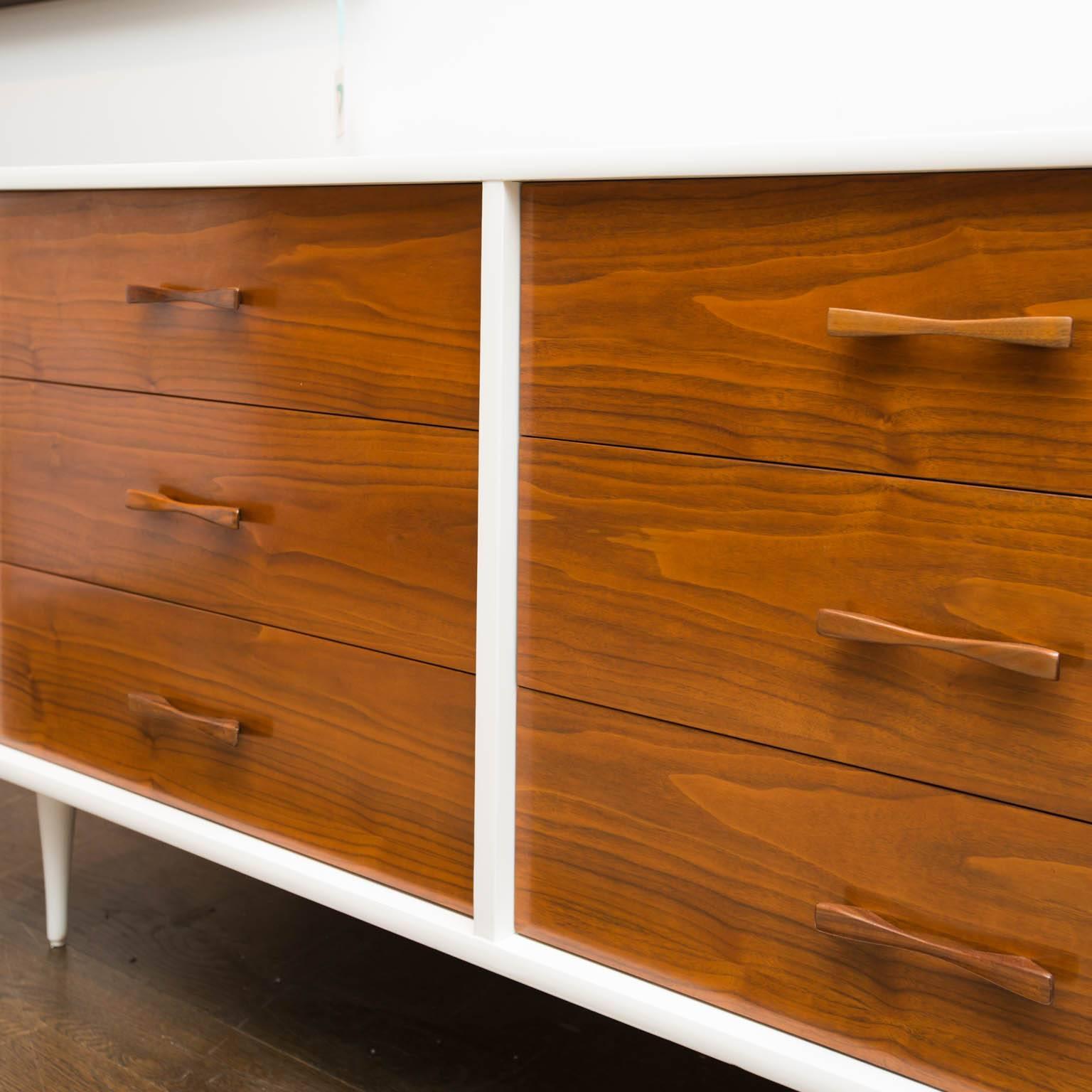 Lacquered Two-Tone Mid-Century Modern Low Dresser In Excellent Condition In New London, CT