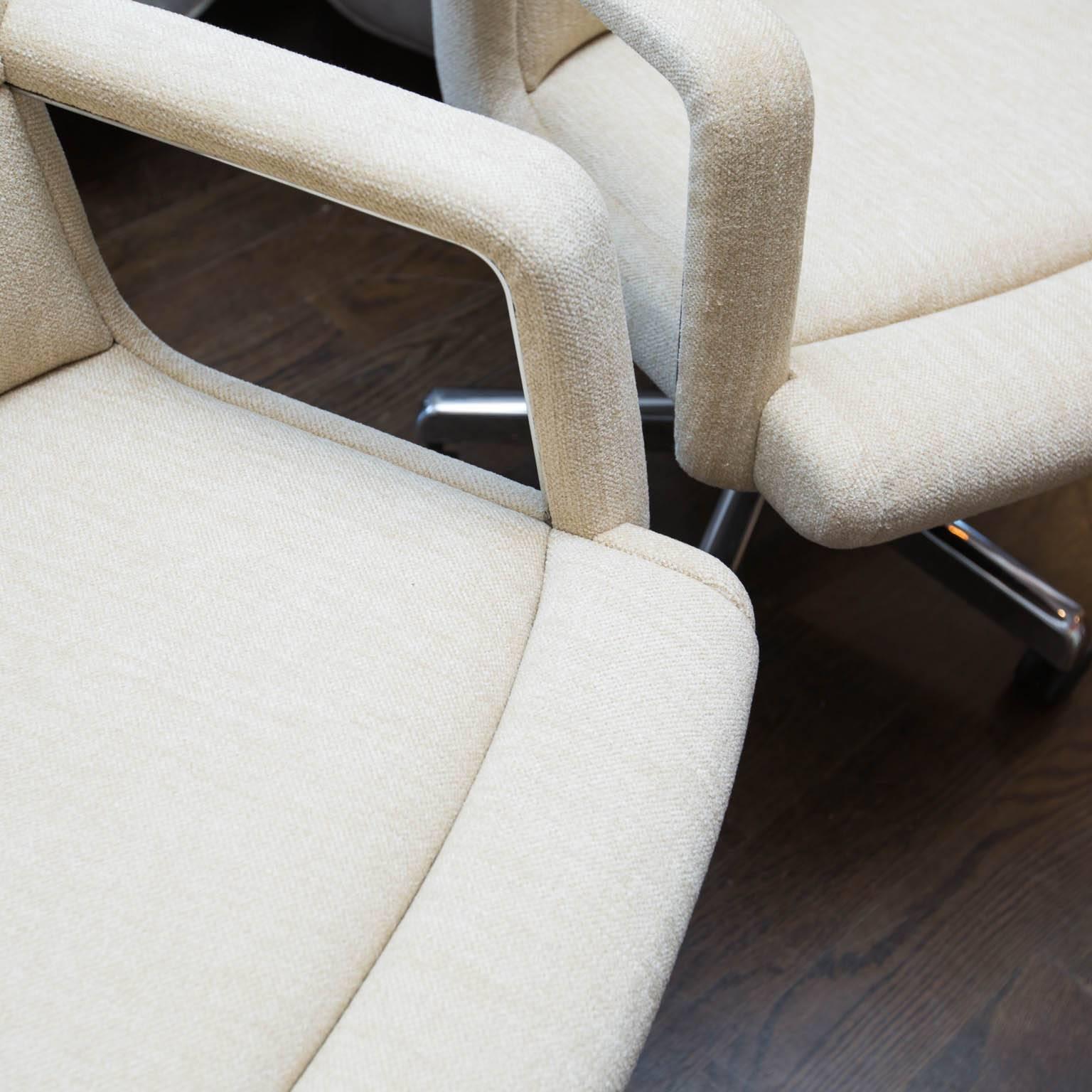 Stow Davis Paradigm Chair by Richard Schultz In Excellent Condition In New London, CT