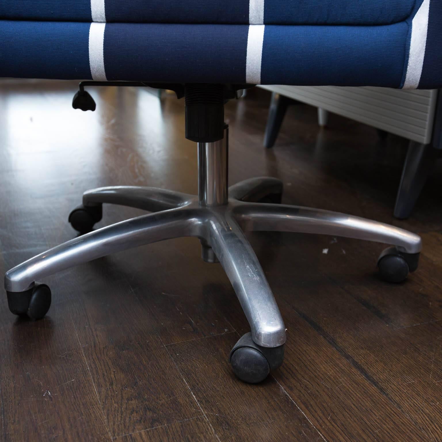 Modern Upholstered Swivel Office Chair