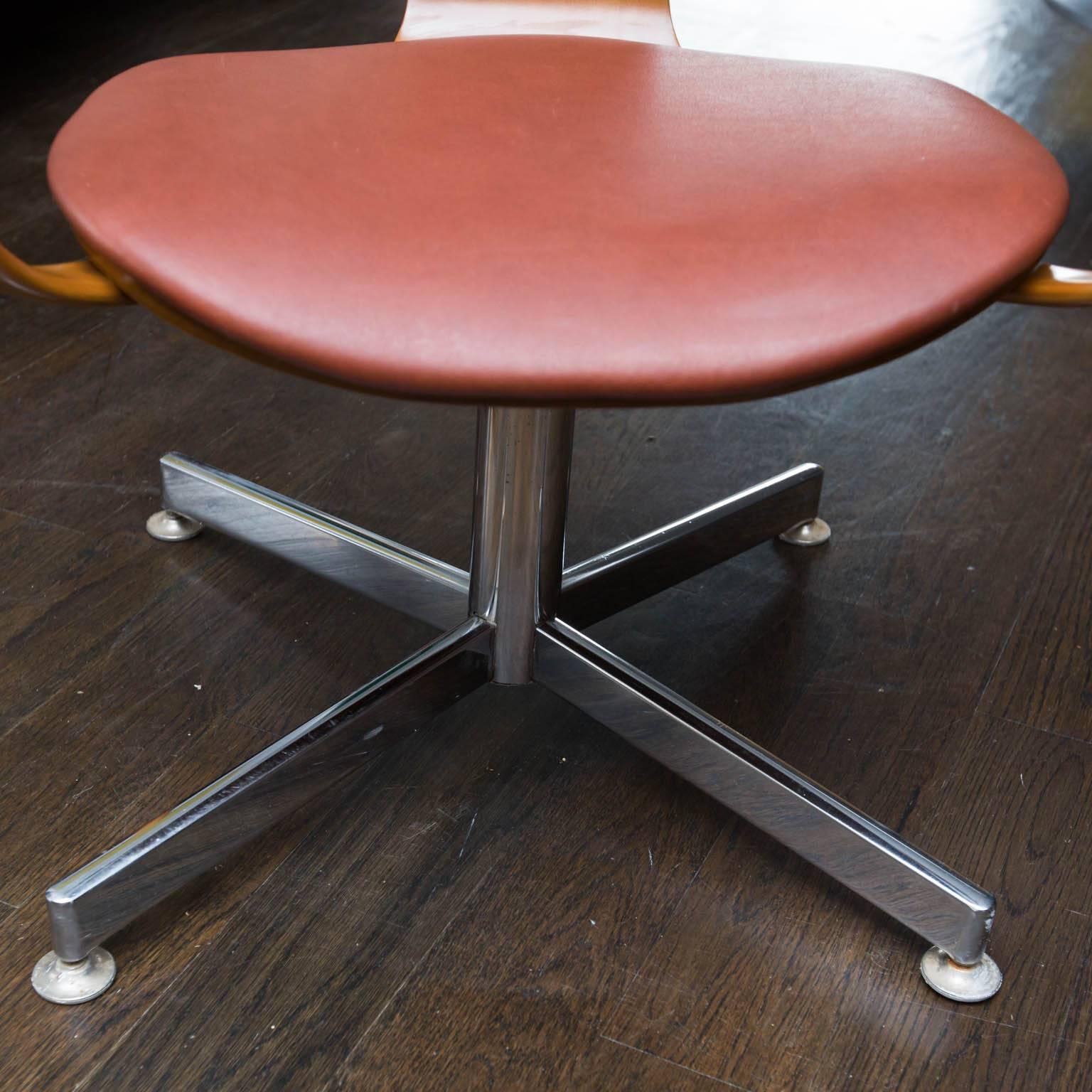 Pair of Norman Cherner Style Pretzel Chairs In Good Condition In New London, CT