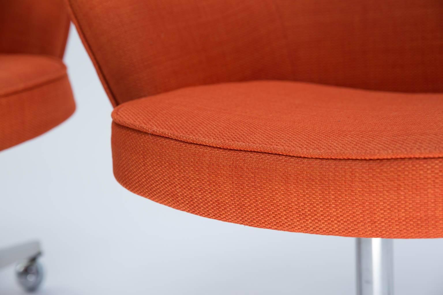 Mid-Century Modern Pair of Saarinen for Knoll Executive Swivel Chairs