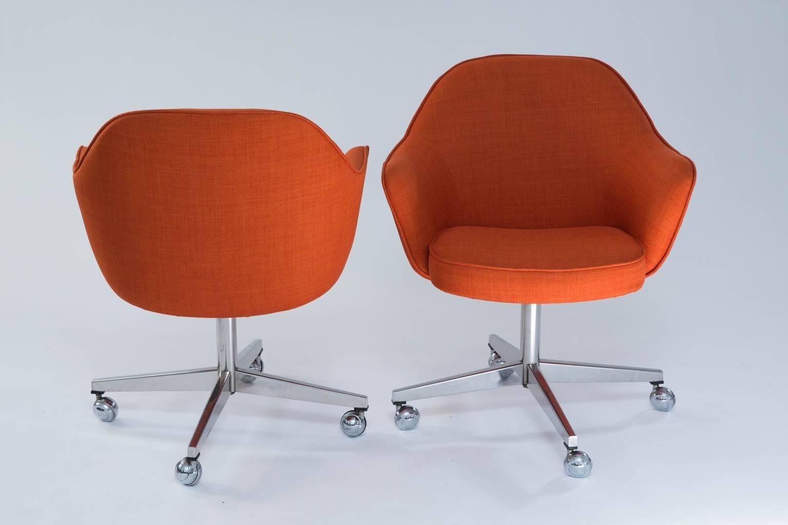 Pair of Saarinen for Knoll Executive Swivel Chairs 1