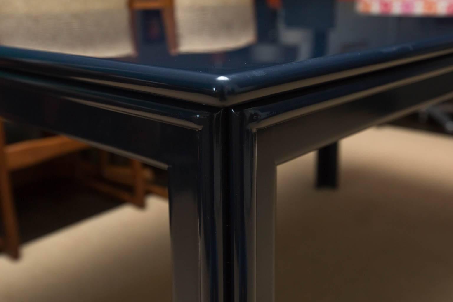 Modern Lacquered Dining Table In Excellent Condition In New London, CT