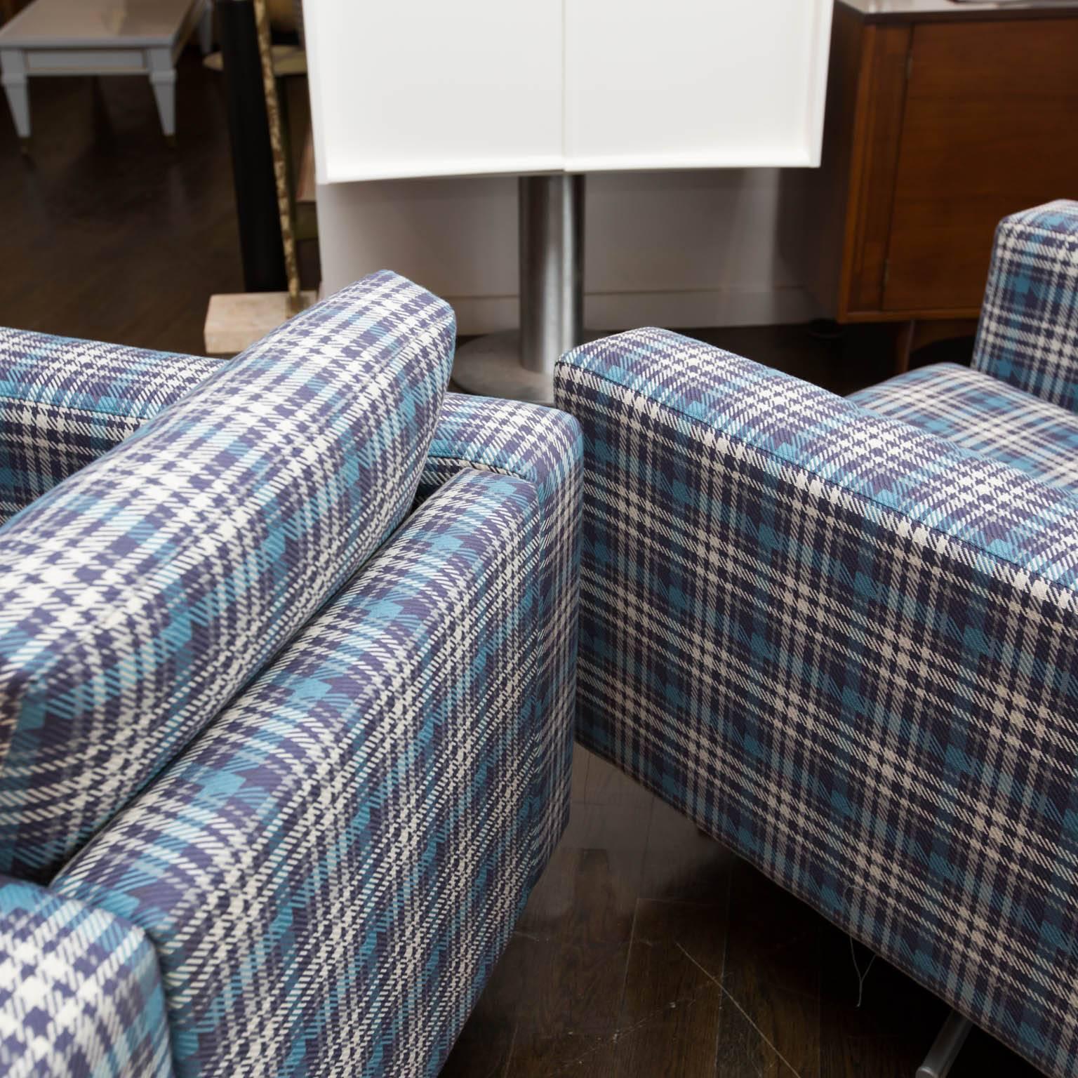 Pair of Modern Tuxedo Swivel Chairs in Tartan Plaid In Excellent Condition In New London, CT