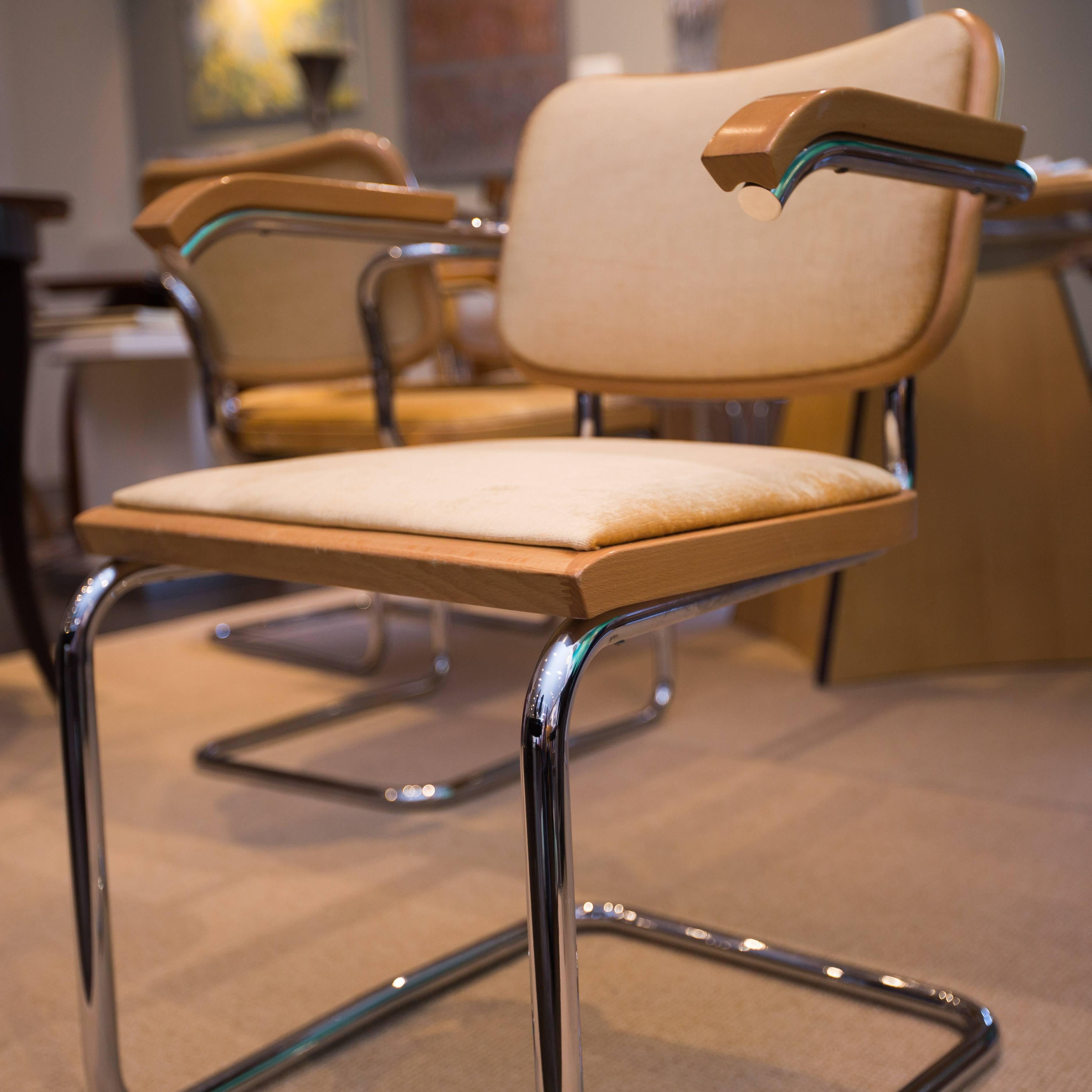 Set of Eight Knoll Cesca Chairs In Excellent Condition In New London, CT