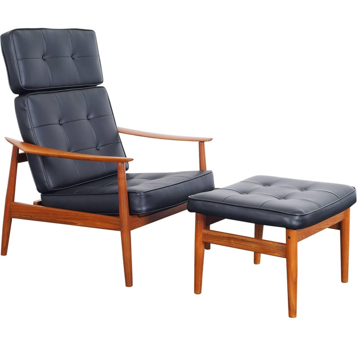 Danish Modern Reclining Lounge Chairs and Ottoman by Arne Vodder