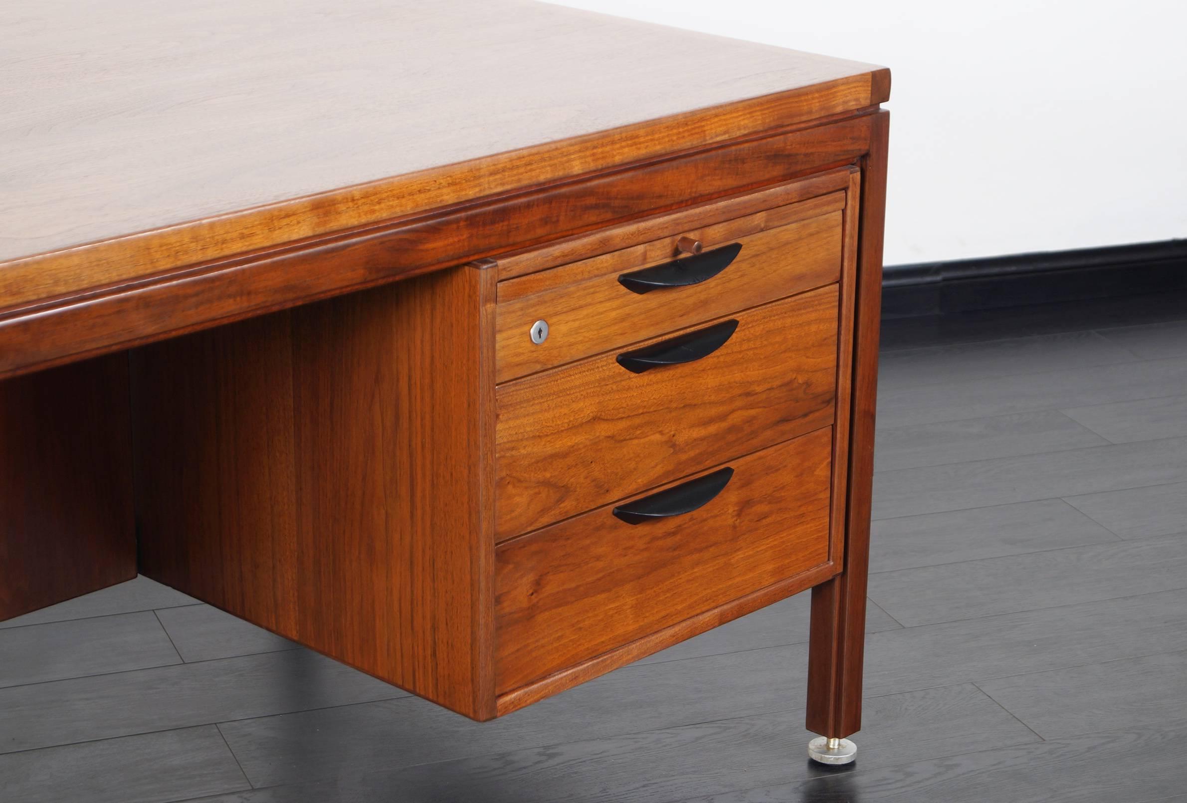 Midcentury Executive Desk by Jens Risom In Excellent Condition In North Hollywood, CA