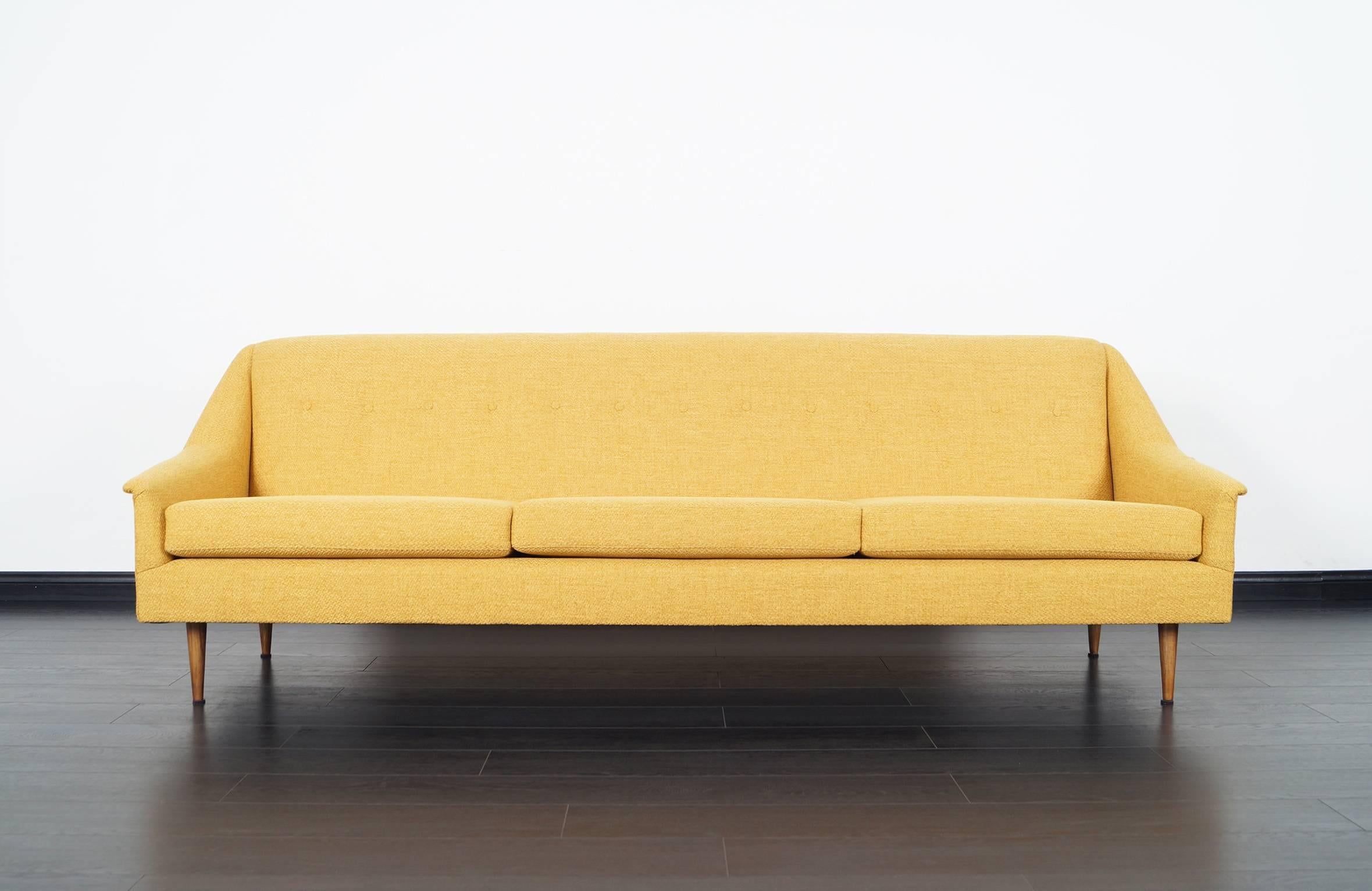 Mid-Century Modern Sofa In Excellent Condition In North Hollywood, CA