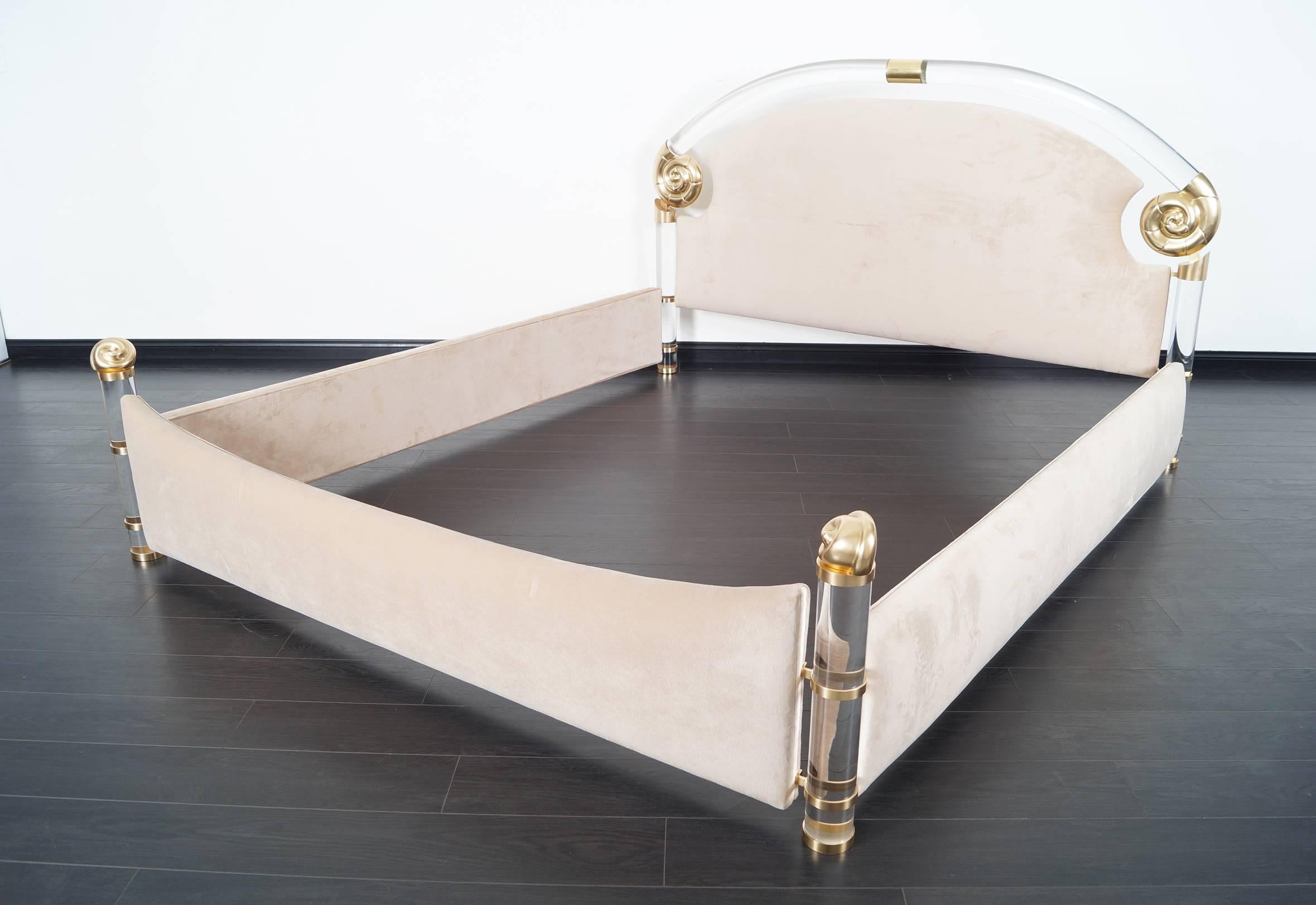 Exceptional Lucite and Brass King-Sized Bed by Marcello Mioni In Excellent Condition In North Hollywood, CA