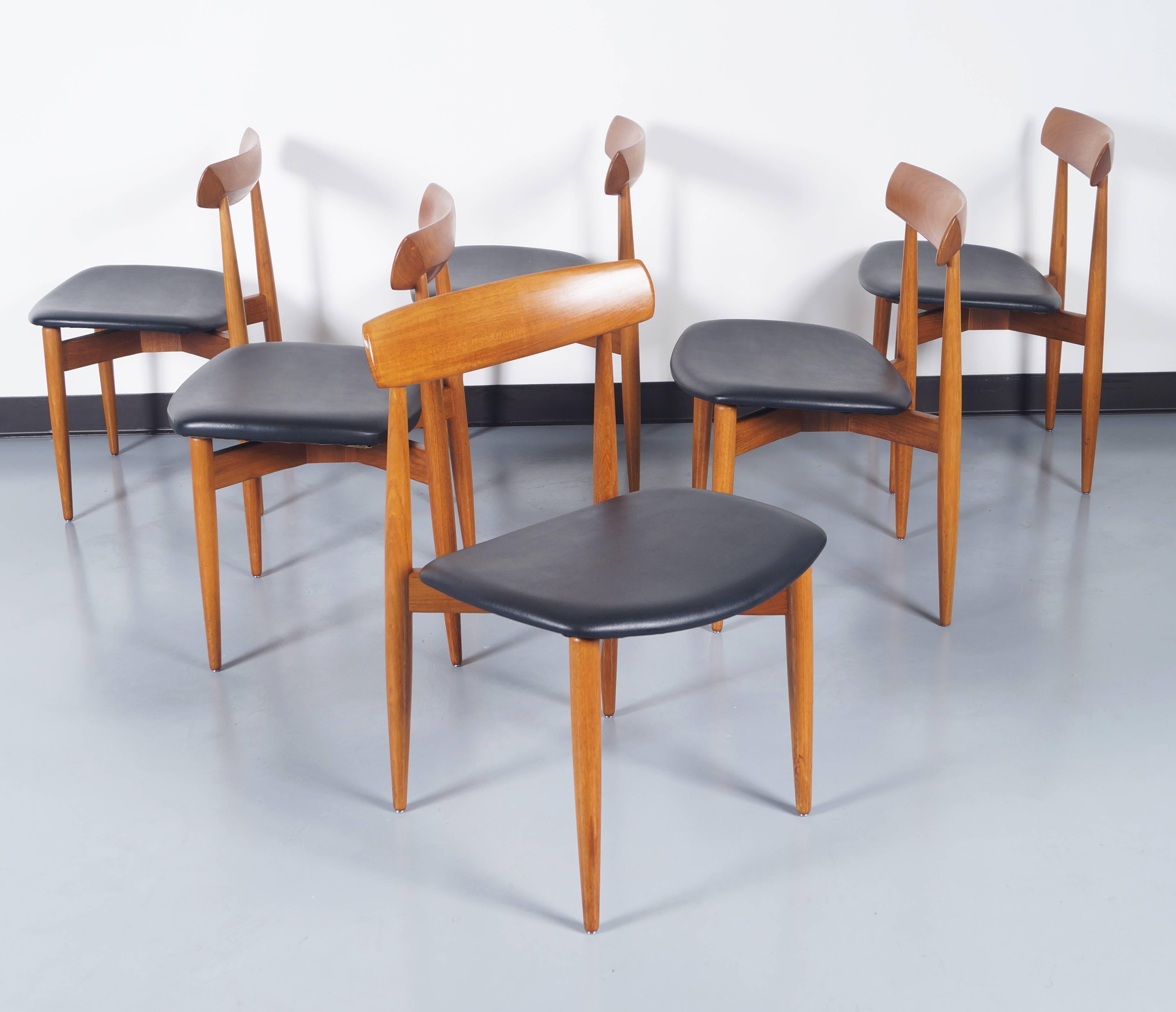 This set of six teak dining chairs, model 250 was designed by H.W. Klein for Bramin. High quality craftsmanship.