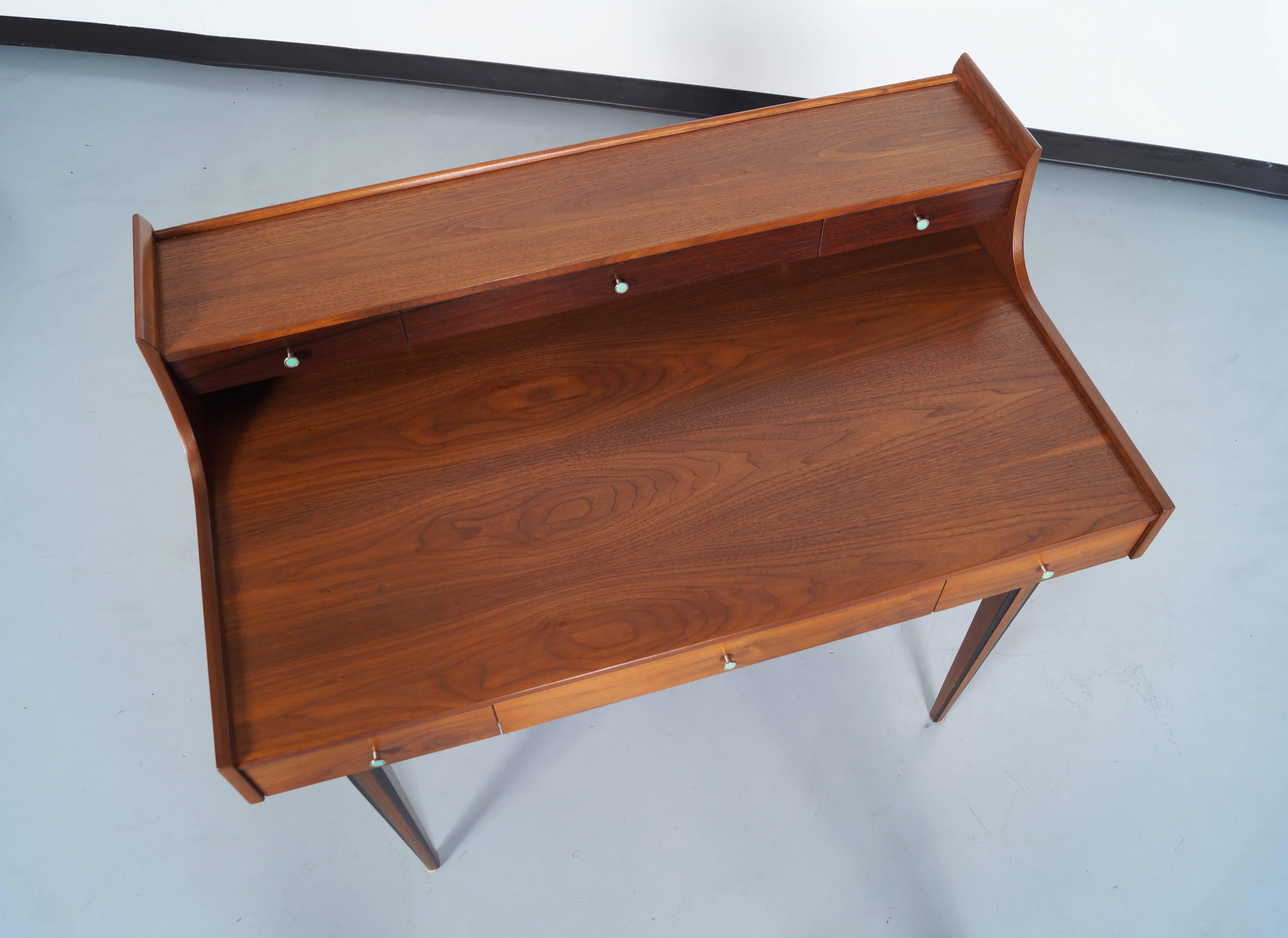 Vintage Walnut Desk by Kroehler In Excellent Condition In North Hollywood, CA