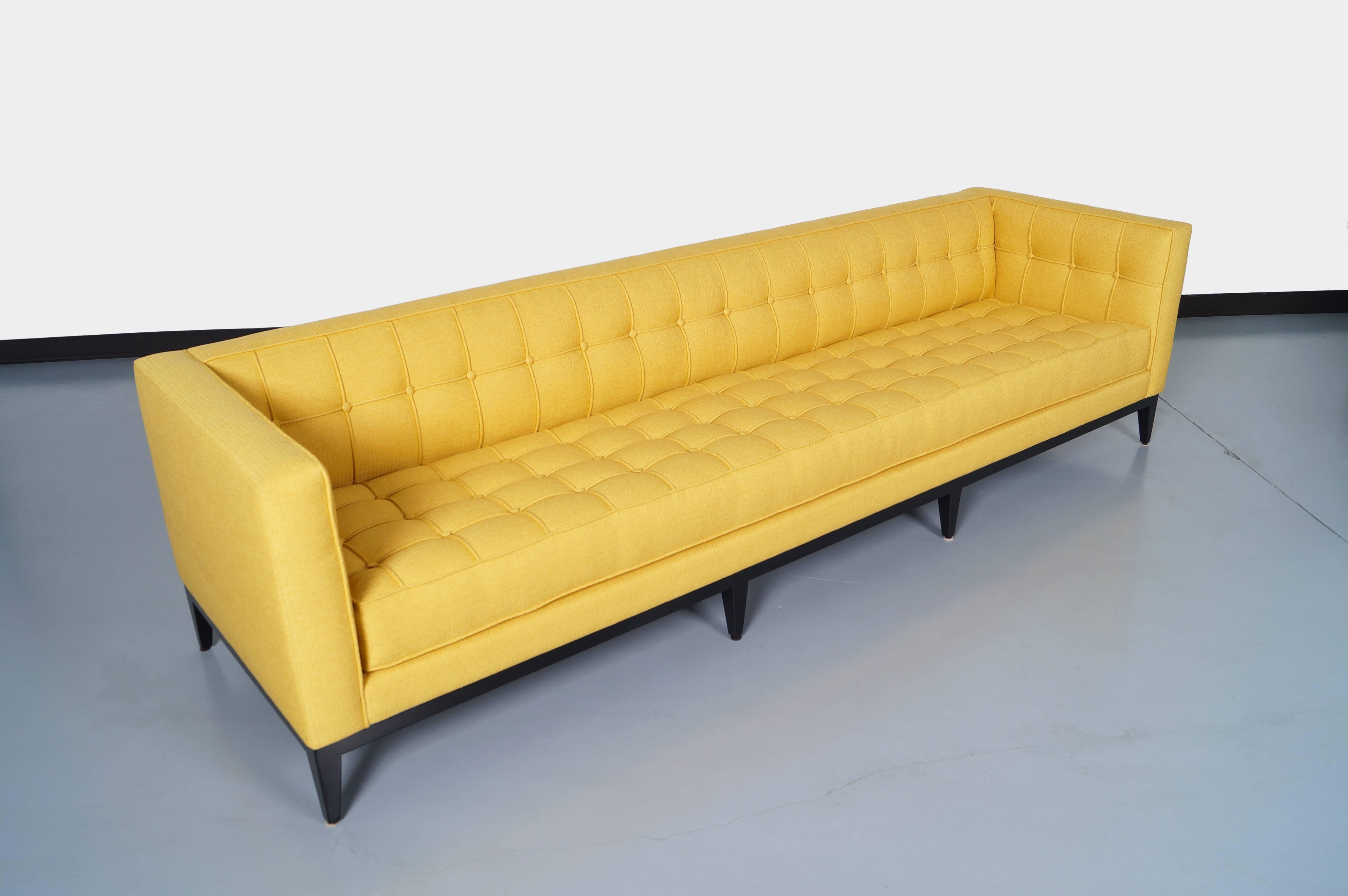 Sofa „Vista“ aus getuftetem Stoff von Cruz Design Studio im Zustand „Neu“ im Angebot in North Hollywood, CA