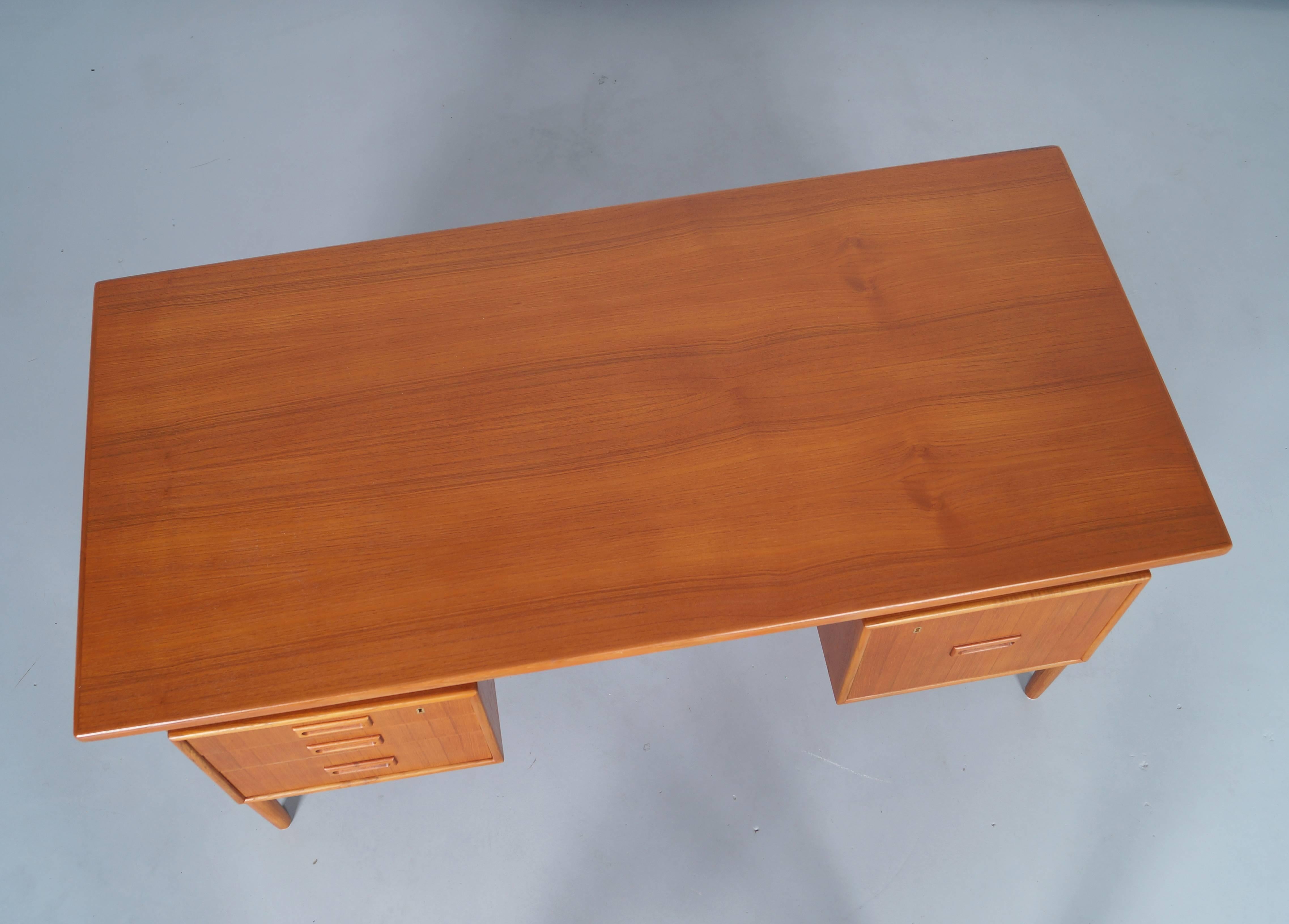 Danish Modern Floating Top Desk In Excellent Condition In North Hollywood, CA