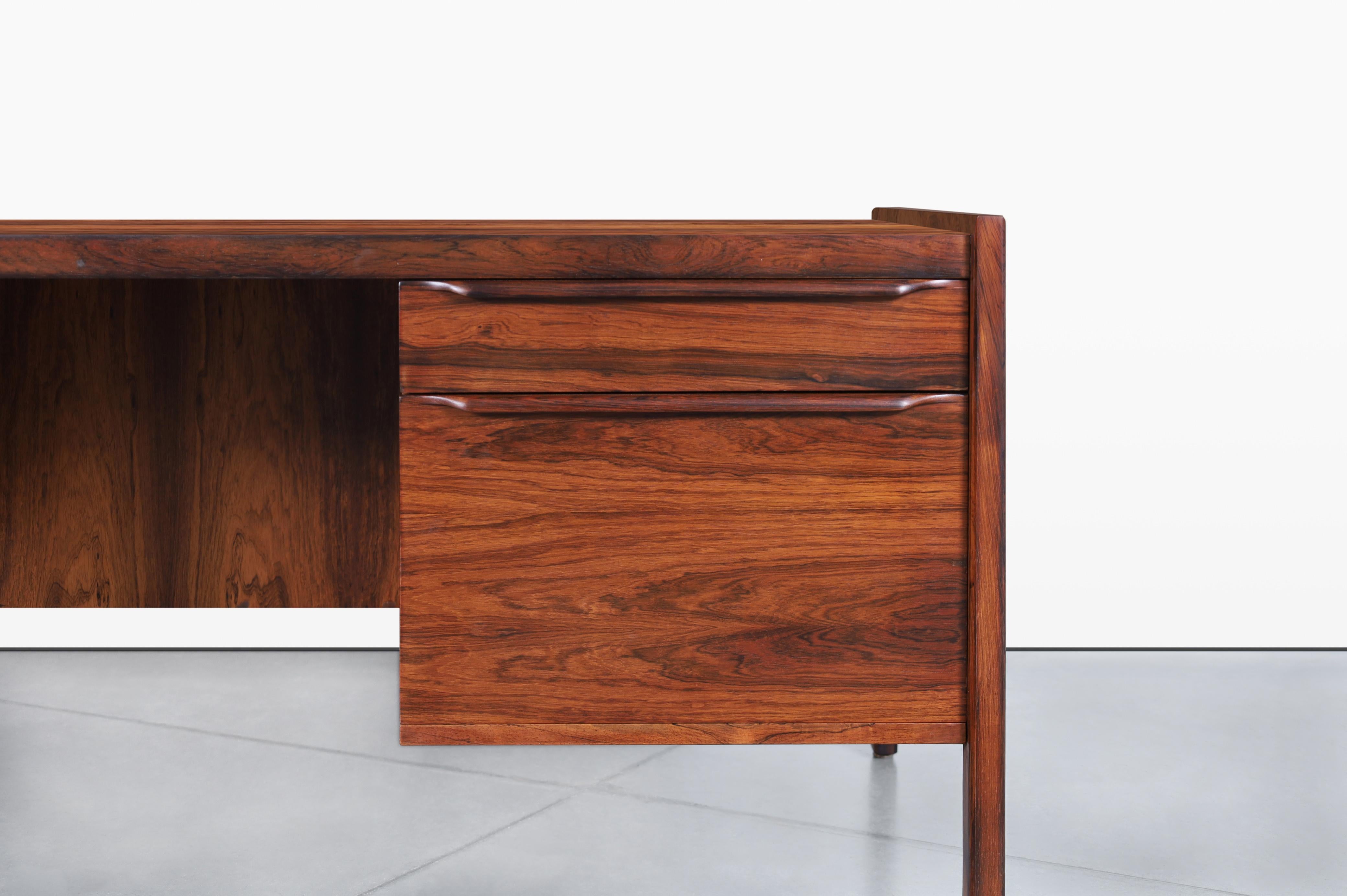 Palissandro Scrivania danese moderna executive in palissandro brasiliano in vendita