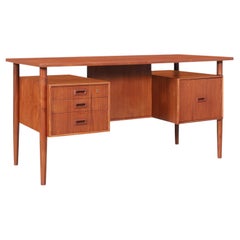 Scrivania direzionale in teak con piano sospeso in stile moderno danese di Johannes Sorth