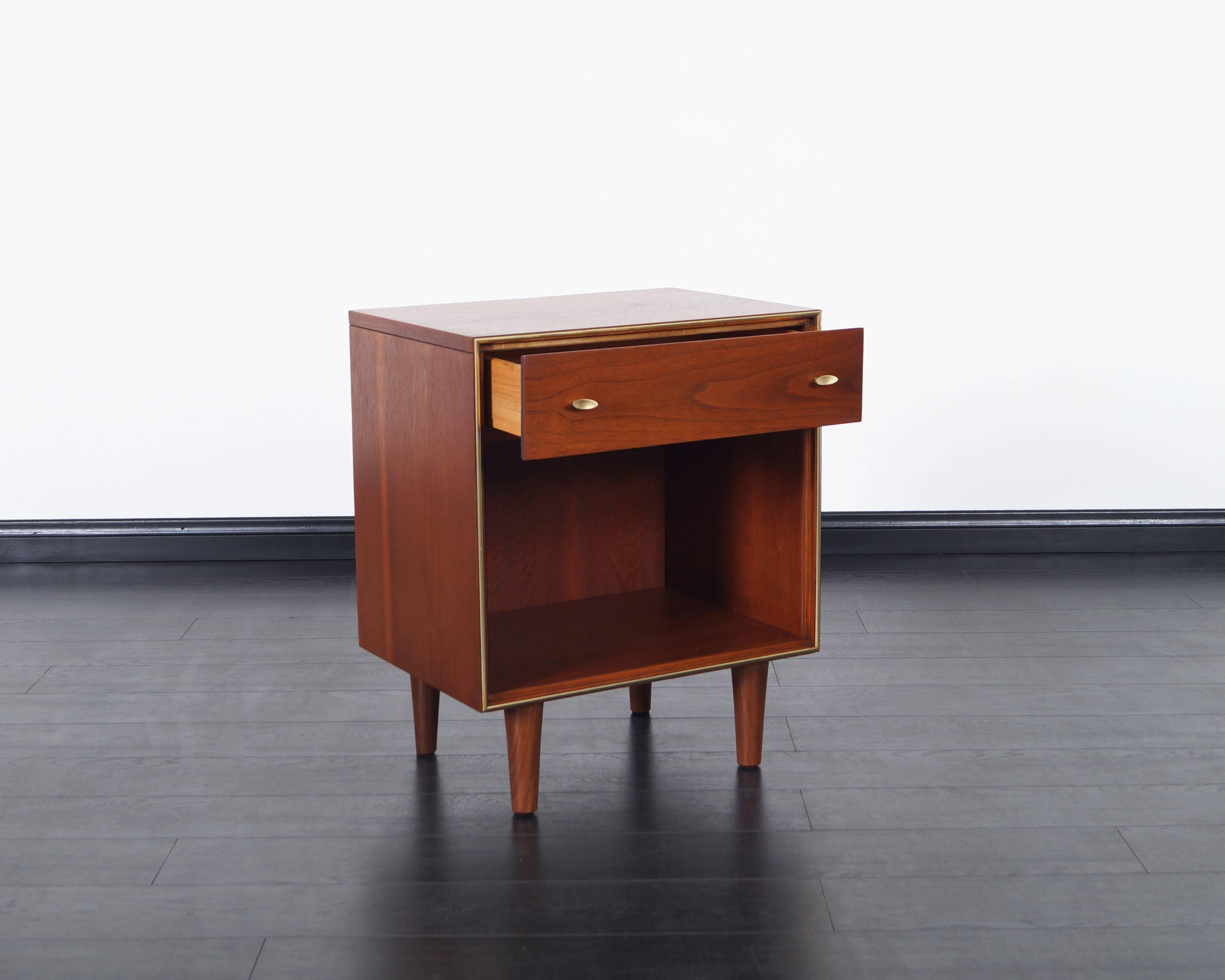 Mid-Century Walnut Nightstands by R-Way In Excellent Condition In North Hollywood, CA