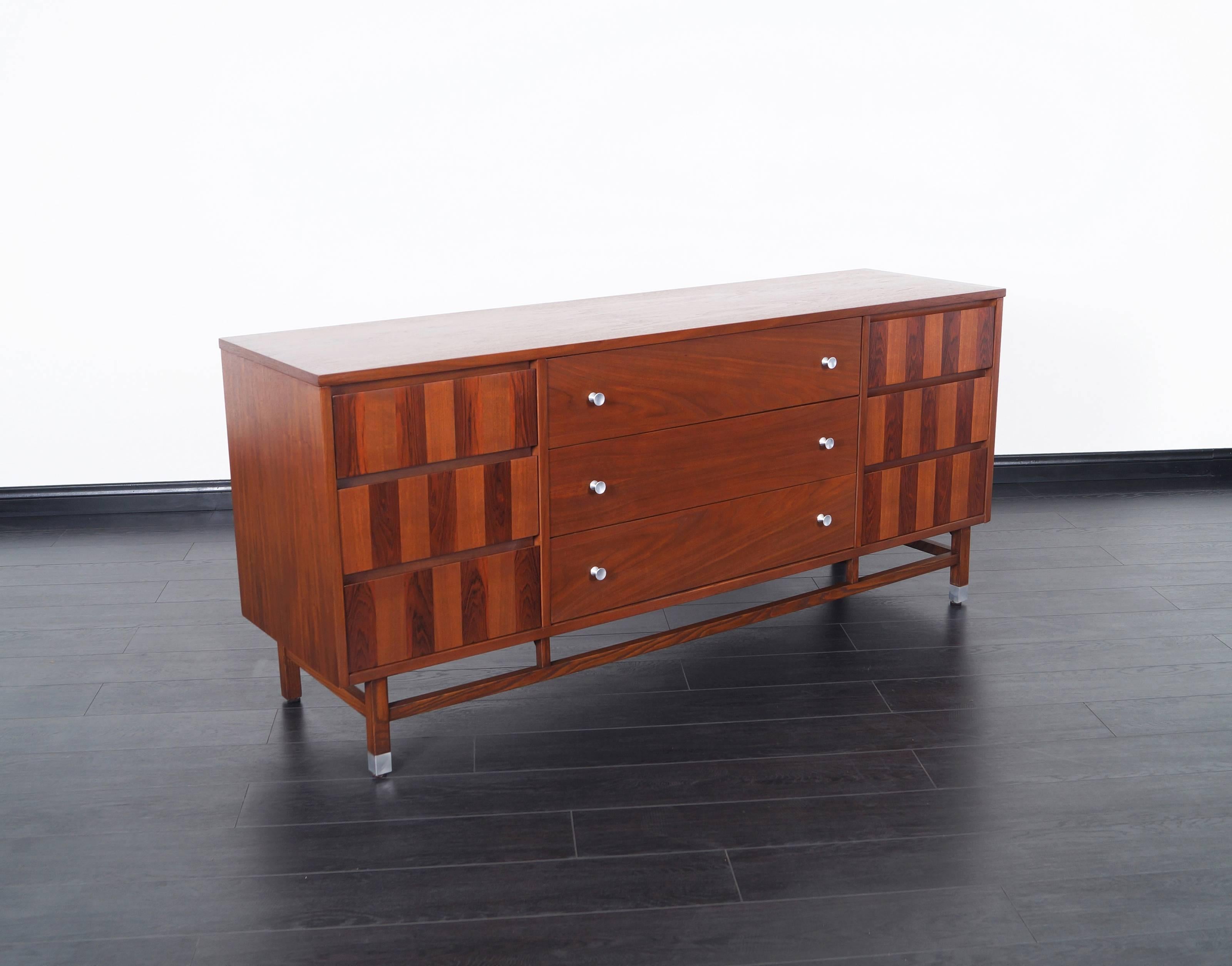 Mid-Century walnut and rosewood dresser by Stanley. Features a total of nine dovetail drawers with original aluminium pulls.