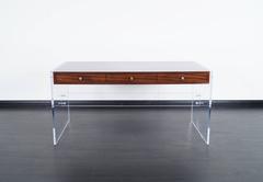 Modernistischer Lucite-Schreibtisch von Helen Aumont