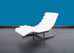 Vintage Leather Chaise Lounge in the style of Milo Baughman