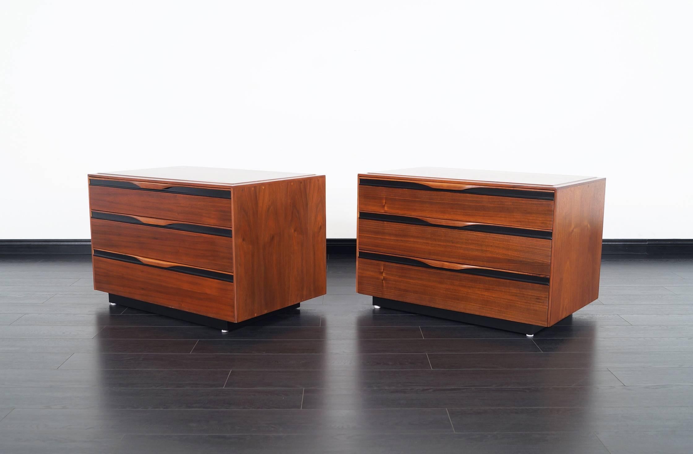 Pair of wonderful midcentury chest of drawers designed by John Kapel for Glenn of California in the United States. Each chest has three pull-out drawers with sculptural pulls.