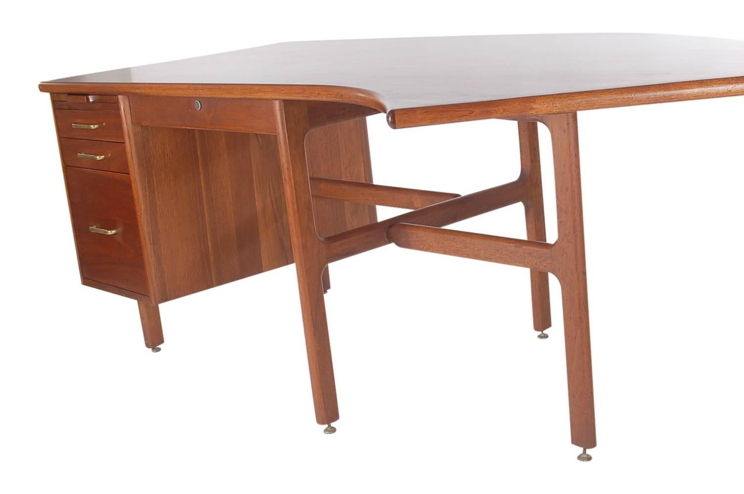 American Danish Style Mid-Century Modern Curved Executive Desk after Jens Risom