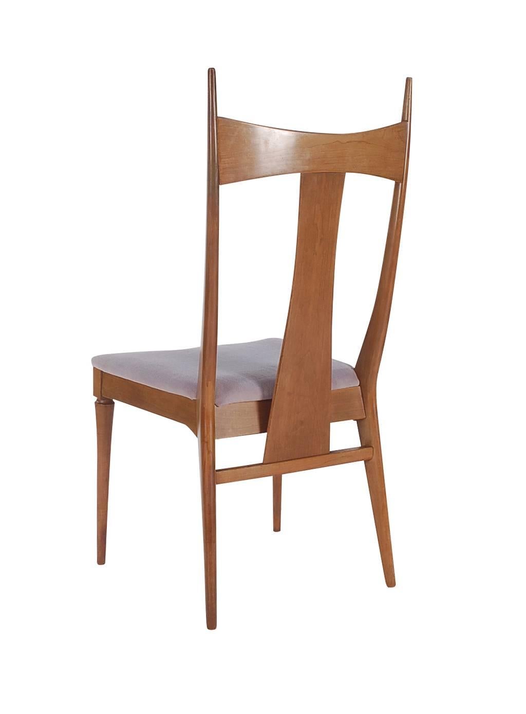 Moderne Esszimmerstühle aus Nussbaumholz nach Paul McCobb oder Gio Ponti aus der Jahrhundertmitte (amerikanisch) im Angebot