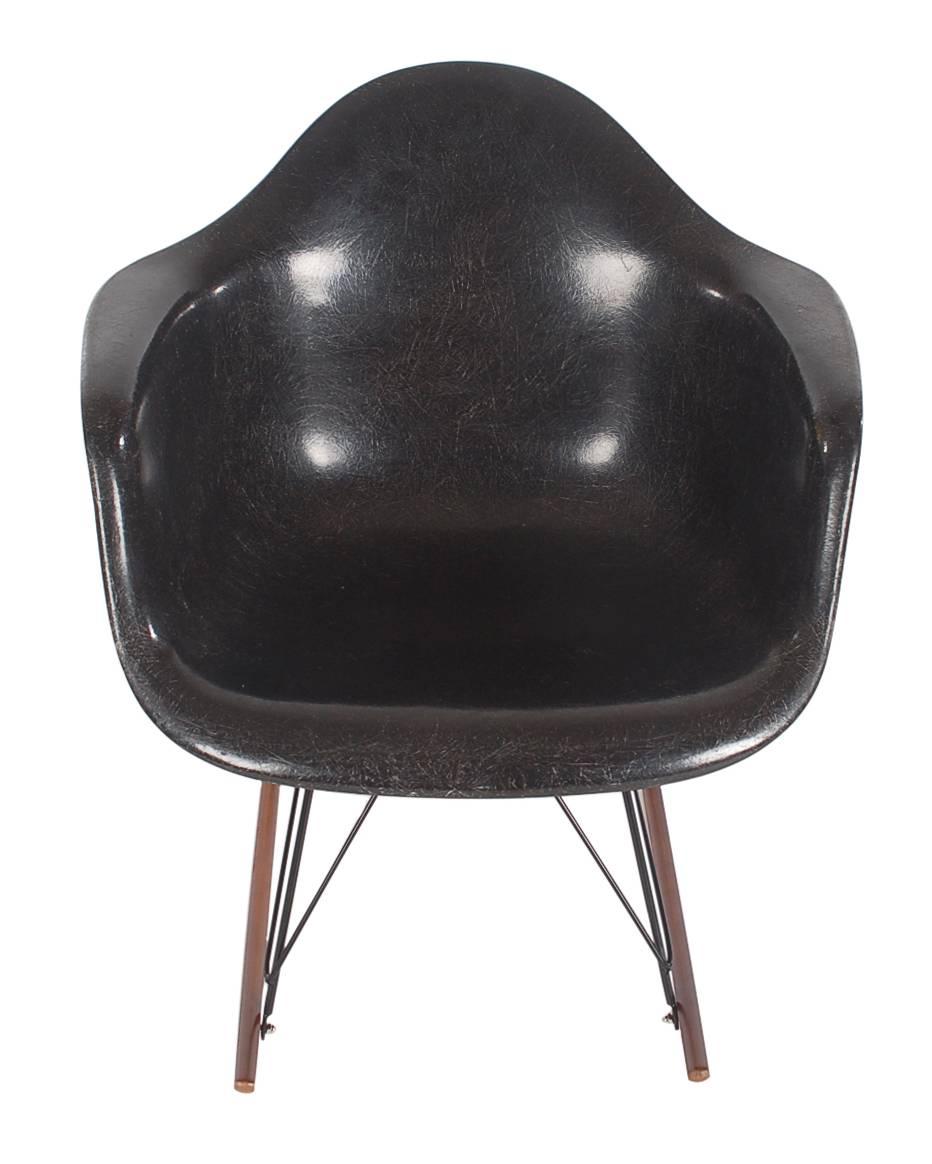 Mid-Century Modern Mid-Century Eames for Herman Miller Fiberglass Rocking Lounge Chair in Black