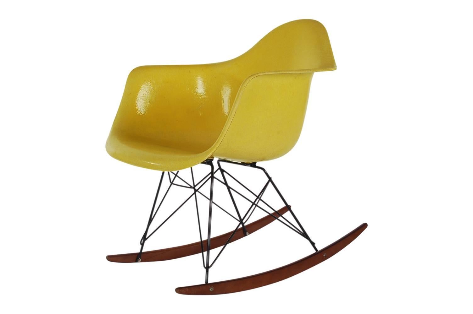 Here we have an iconic design Classic from the Mid-Century Modern period. This vintage fiberglass shell chair was designed by Charles Eames and produced by Herman Miller circa 1972. The chair seat is vintage and the rocking chair base is a newer