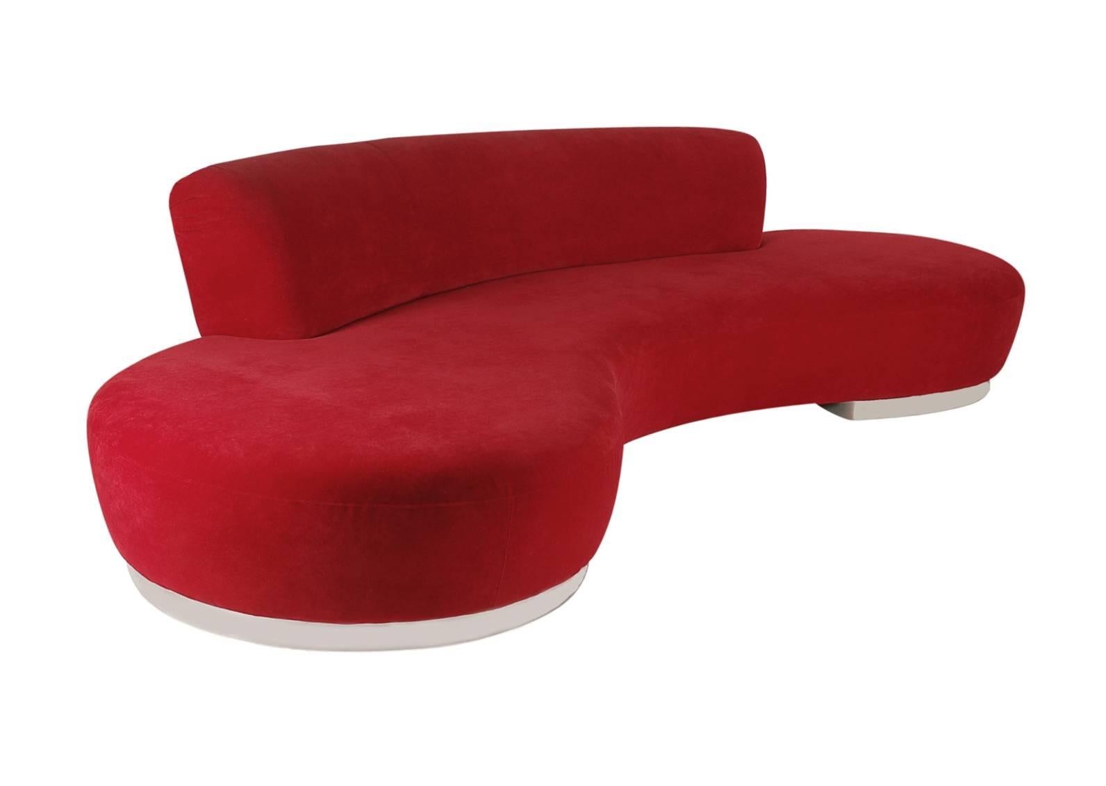 Late 20th Century Mid-Century Modern Curved Serpentine Sofa attributed to Vladimir Kagan