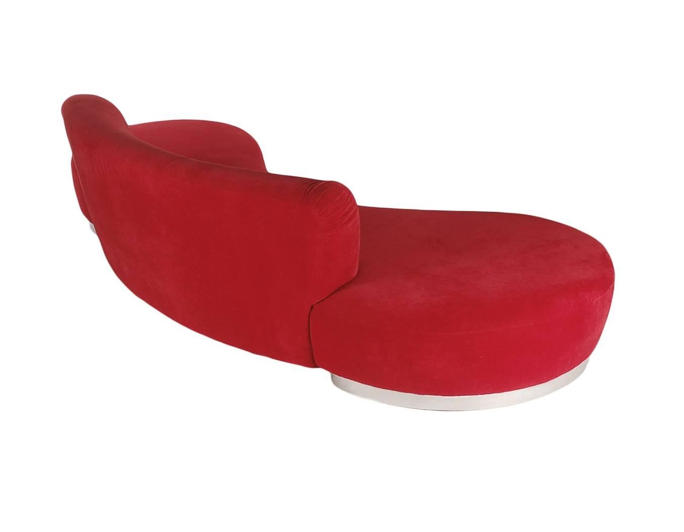 American Mid-Century Modern Curved Serpentine Sofa attributed to Vladimir Kagan