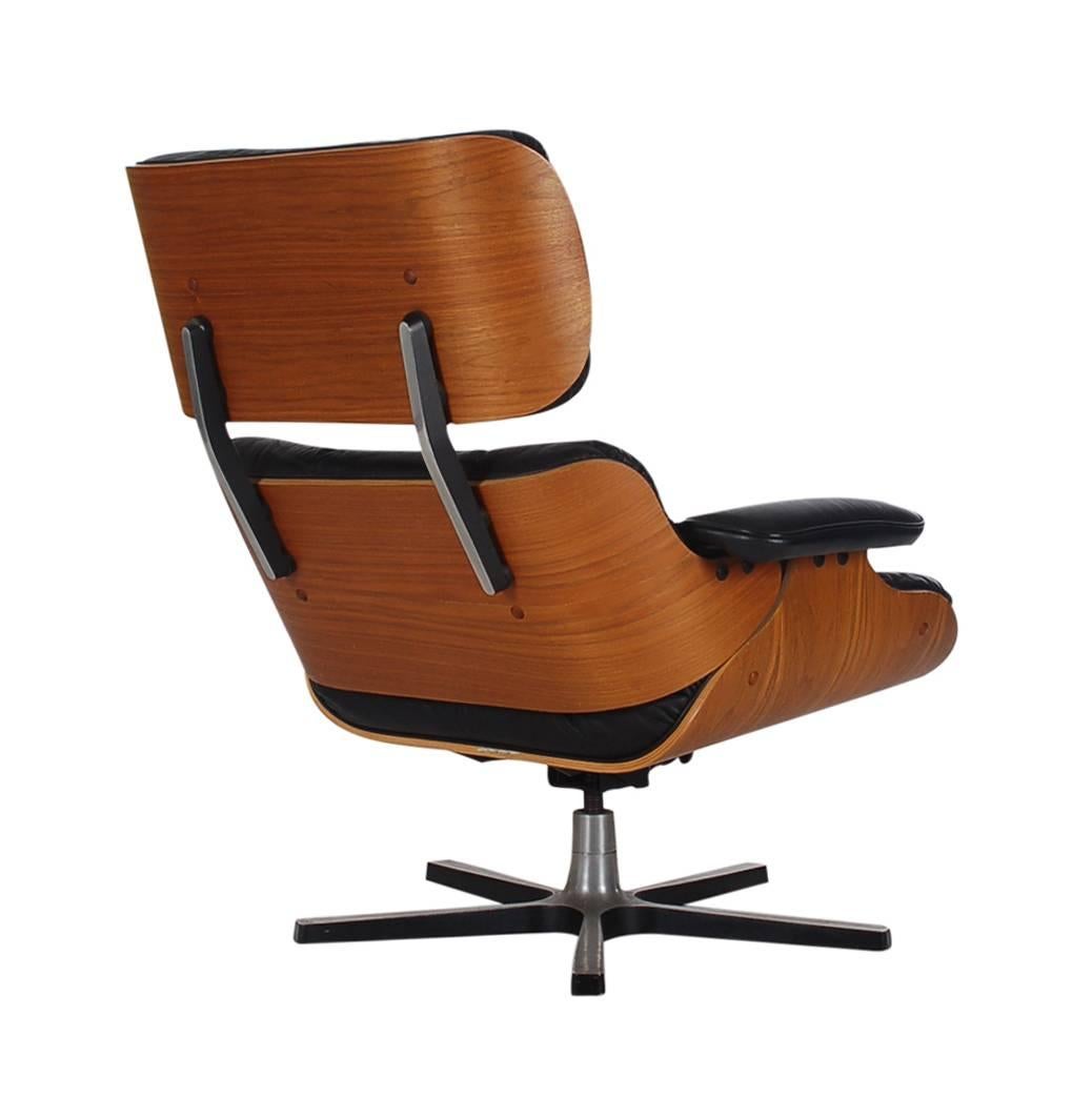 American Mid-Century Modern Leather and Plywood Lounge Chair by Plycraft after Eames