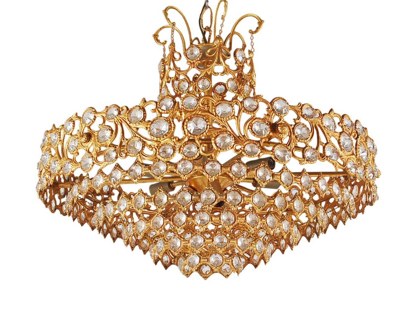 Francese Lampadario di cristallo francese o italiano dorato Hollywood Regency in vendita