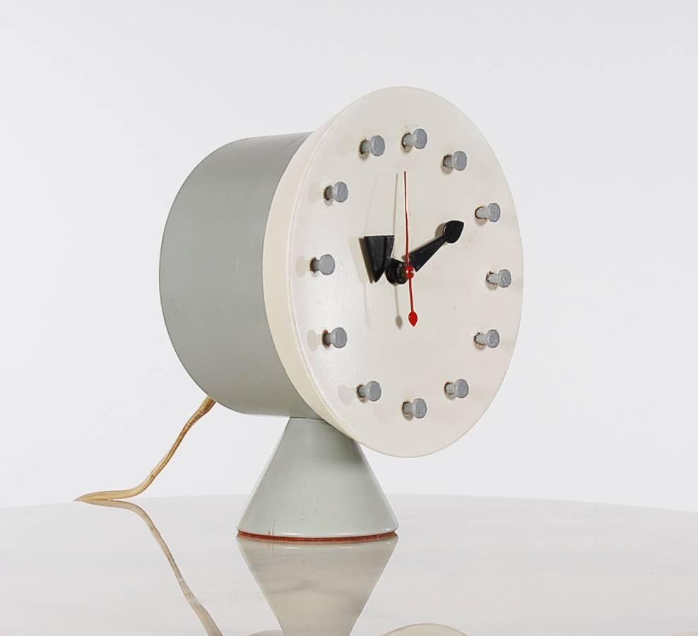 Mid-Century Modern George Nelson Table or Desk Clock for Howard Miller Clock Co In Excellent Condition In Philadelphia, PA