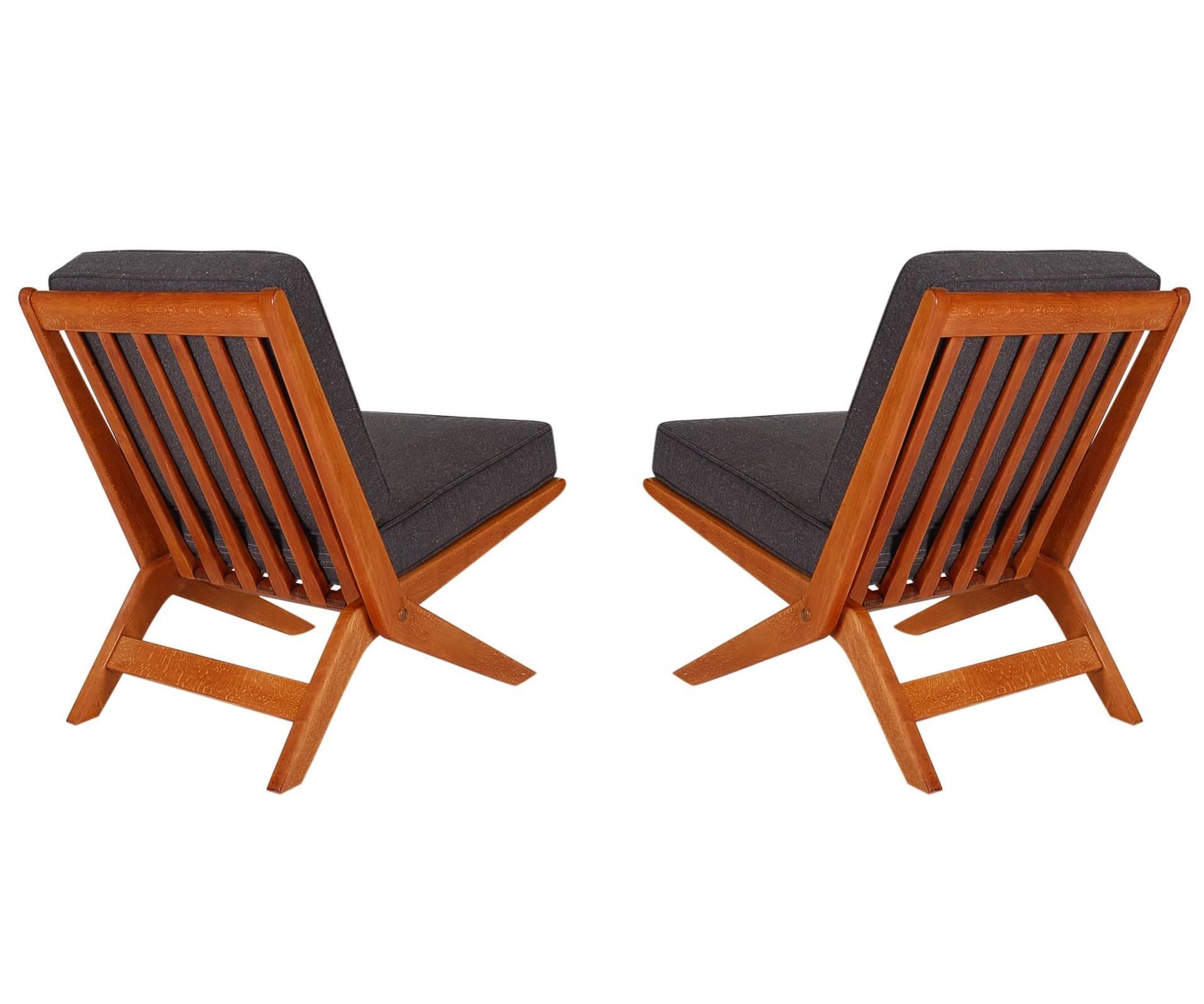 Scandinavian Modern Pair of Midcentury Danish Modern Slipper Lounge Chairs by Peter Hvidt